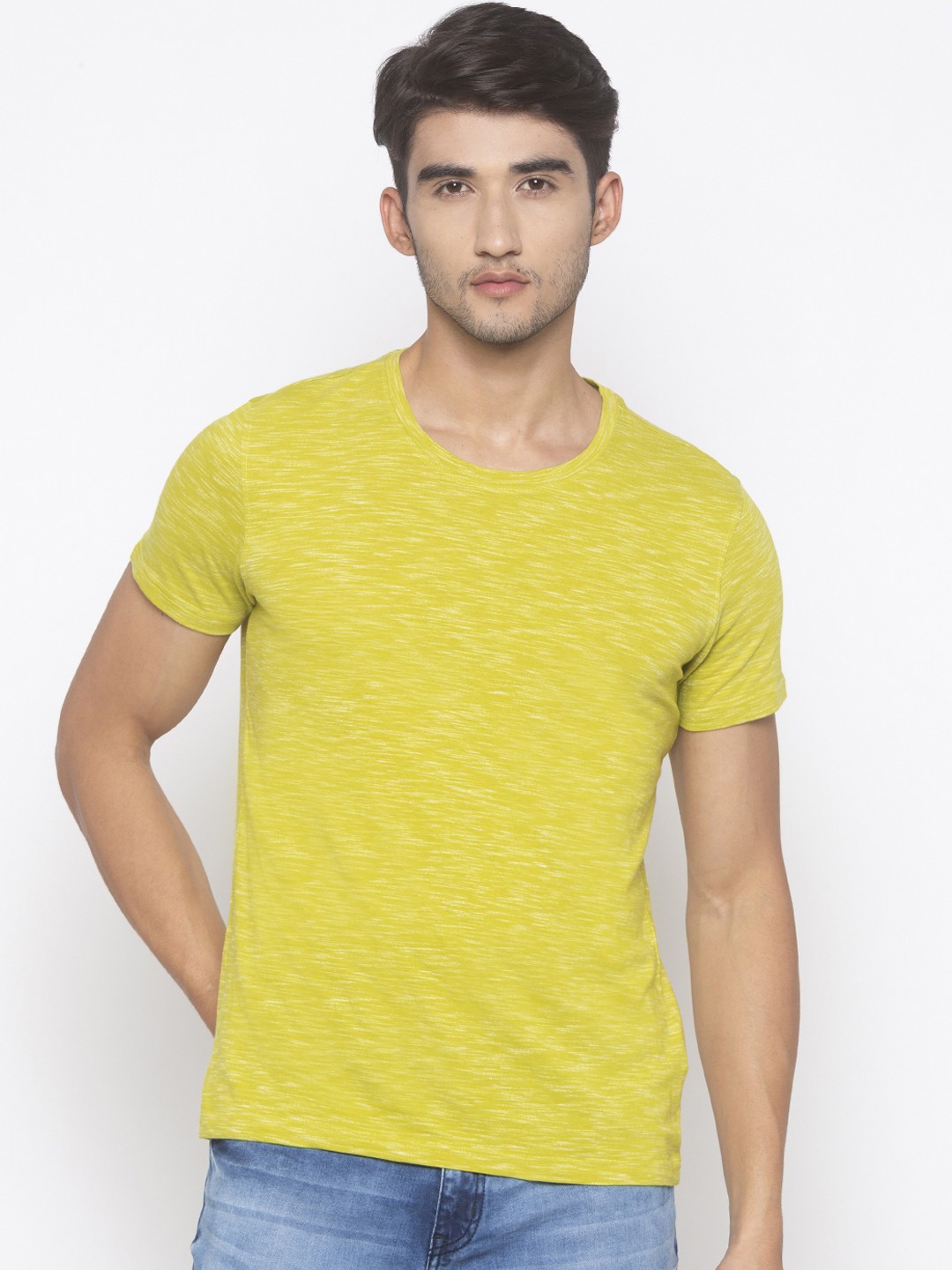 

Globus Men Lime Green Solid Round Neck Slim Fit T-shirt