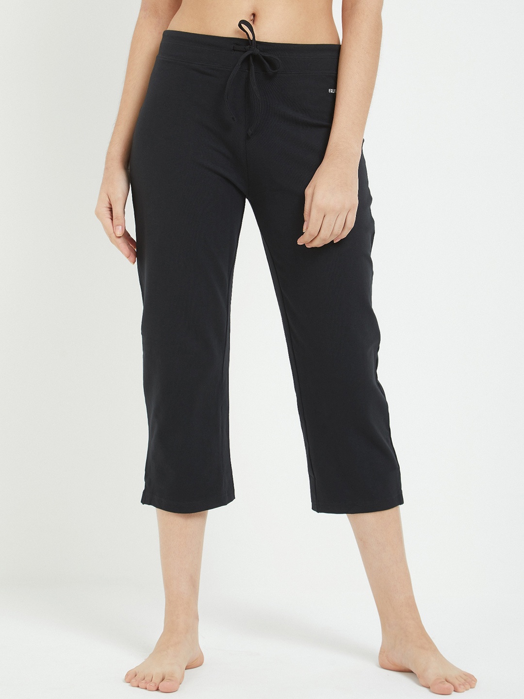 

Fruit of the loom Unwind Women Black Solid Intellifresh Slim Fit Lounge Capris