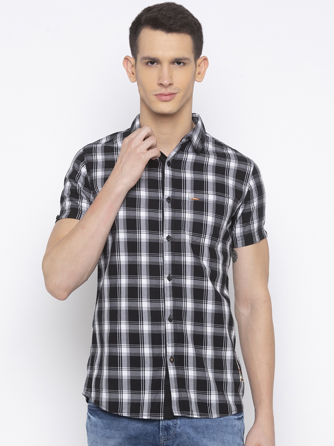 

SPYKAR Men Black & White Slim Fit Checked Casual Shirt