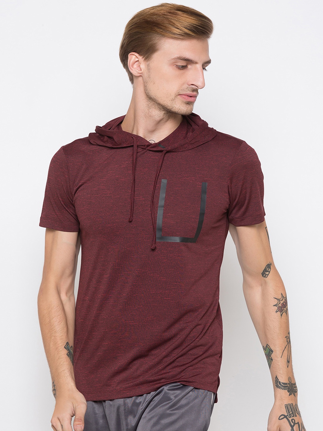 

Globus Men Maroon Printed Hood T-shirt