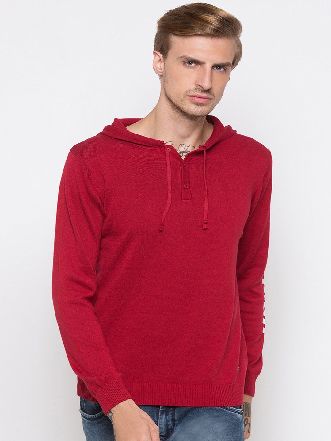 

Globus Men Maroon Solid Hood T-shirt