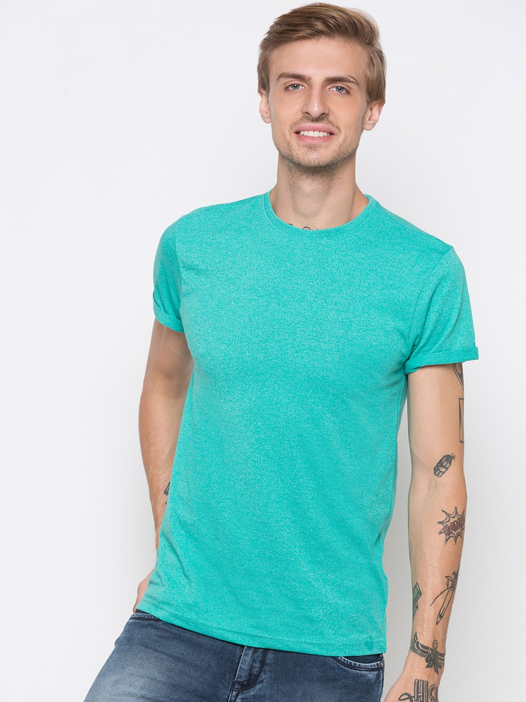 

Globus Men Green Solid Round Neck T-shirt