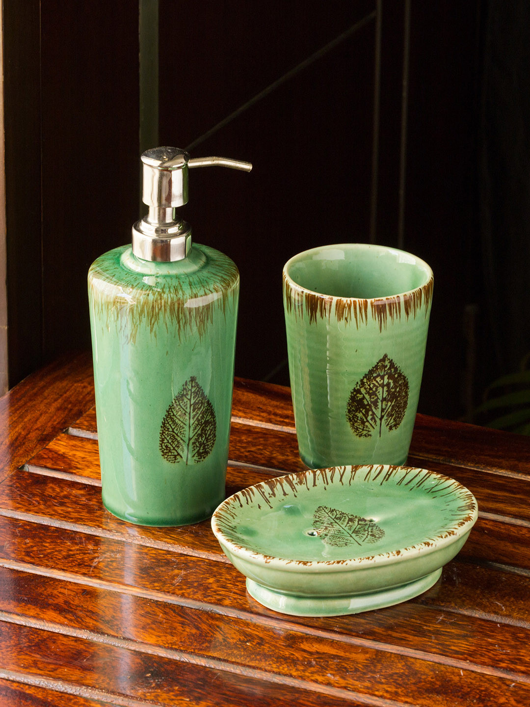 

ExclusiveLane Set Of 3 Green & Brown Banyan-Leaves Hand-painted Ceramic Bathroom Accessory Set