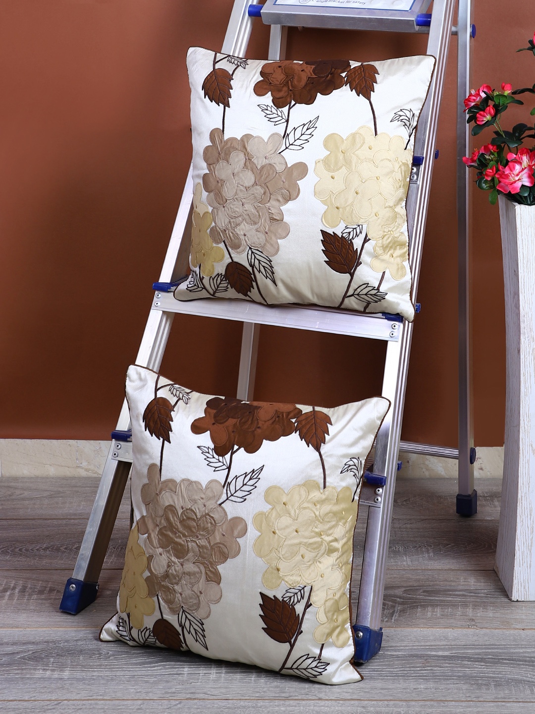 

eyda Cream-Coloured & Brown Set of 2 Applique Square Cushion Covers