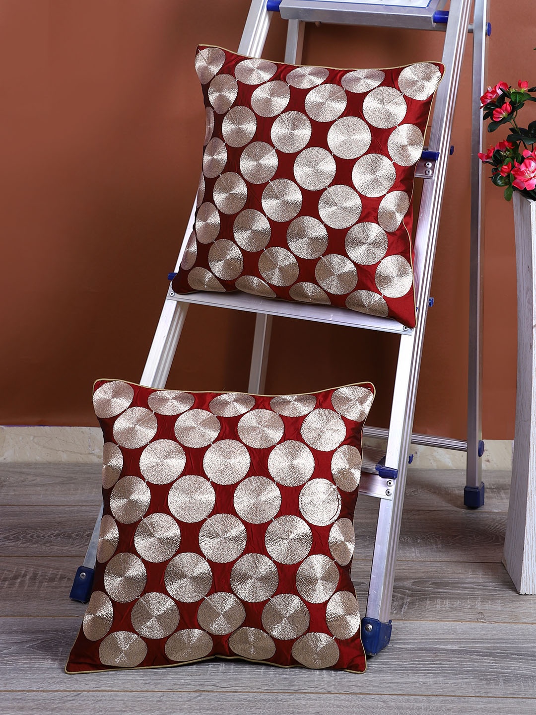 

eyda Red & Gold-Toned Set of 2 Embellished Square Cushion Covers
