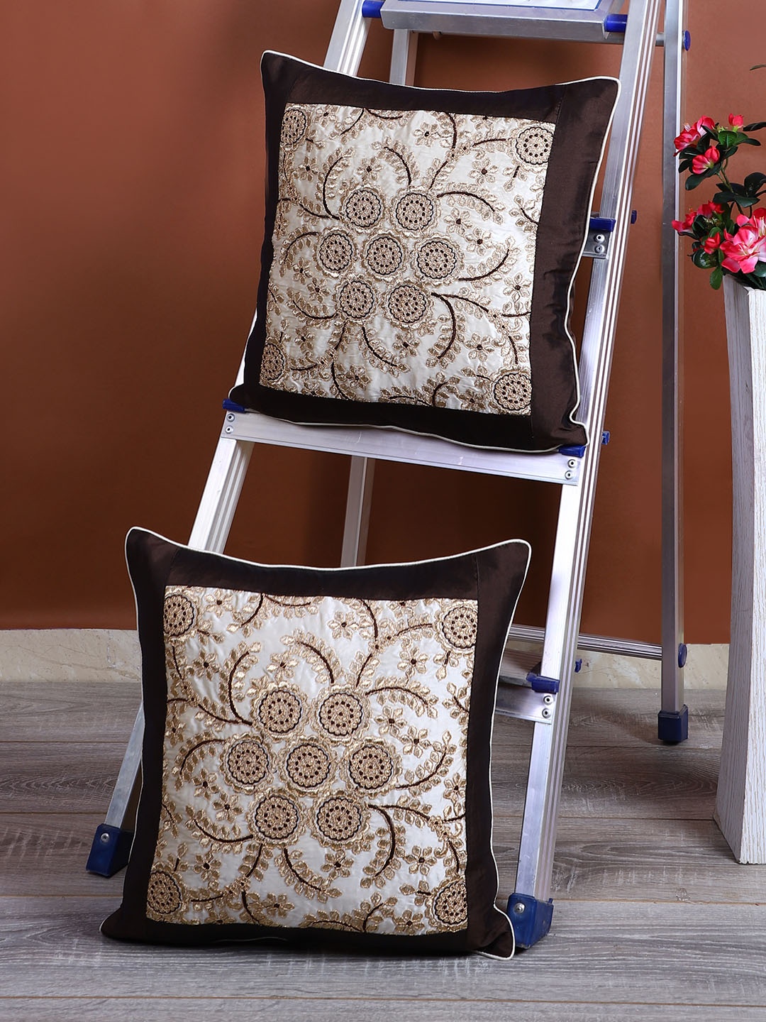 

eyda Coffee Brown & Cream-Coloured Set of 2 Embroidered Square Cushion Covers