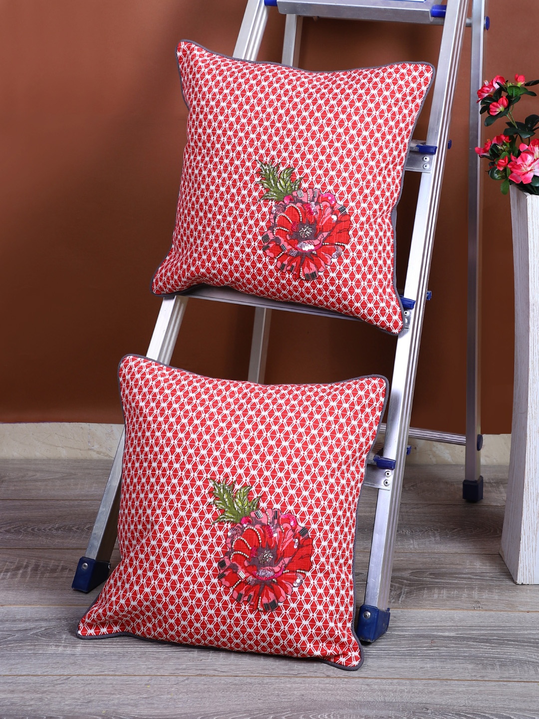 

eyda Red & White Set of 2 Embellished Square Cushion Covers