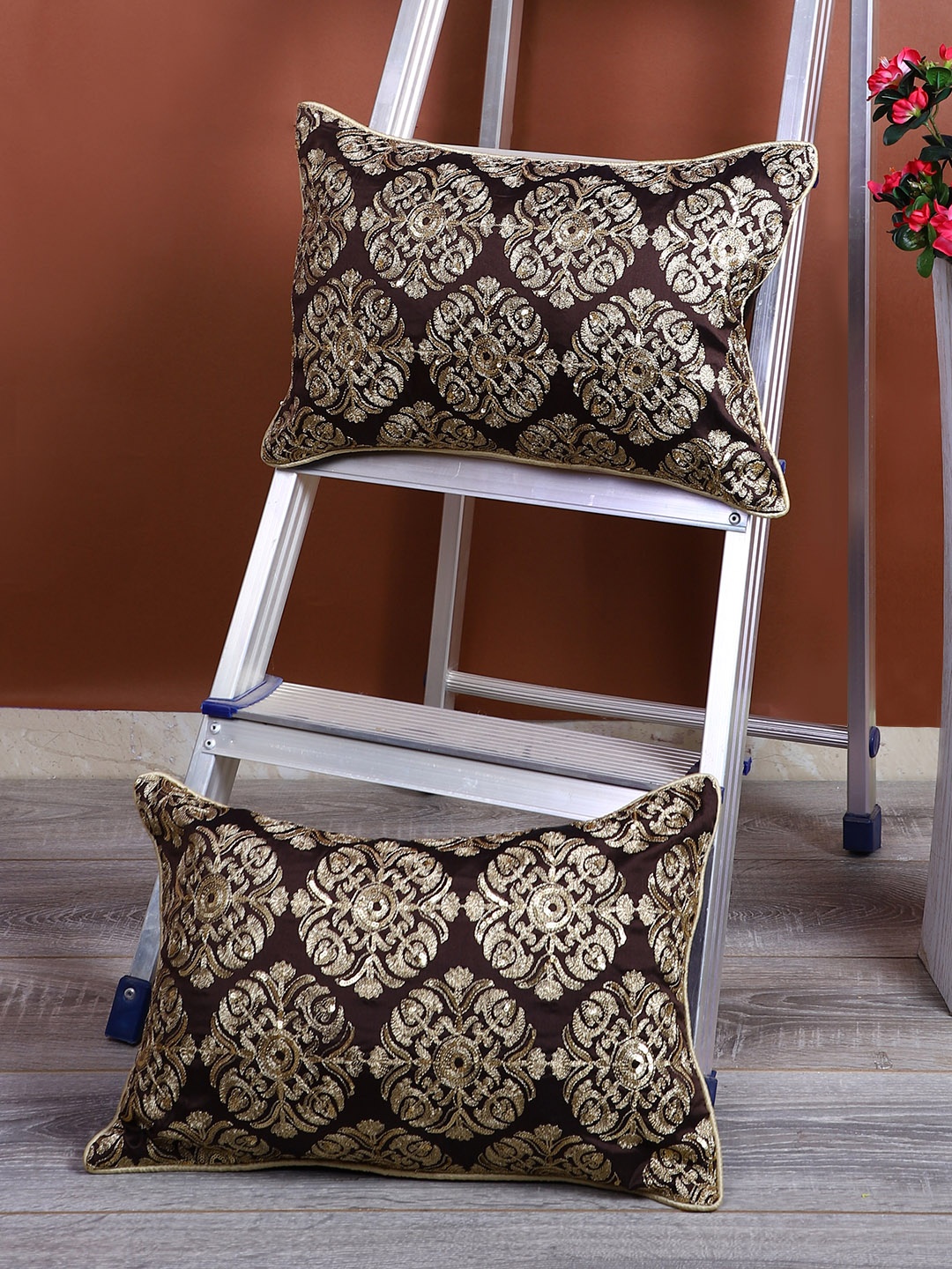 

eyda Coffee Brown & Gold-Toned Set of 2 Embroidered Rectangle Cushion Covers
