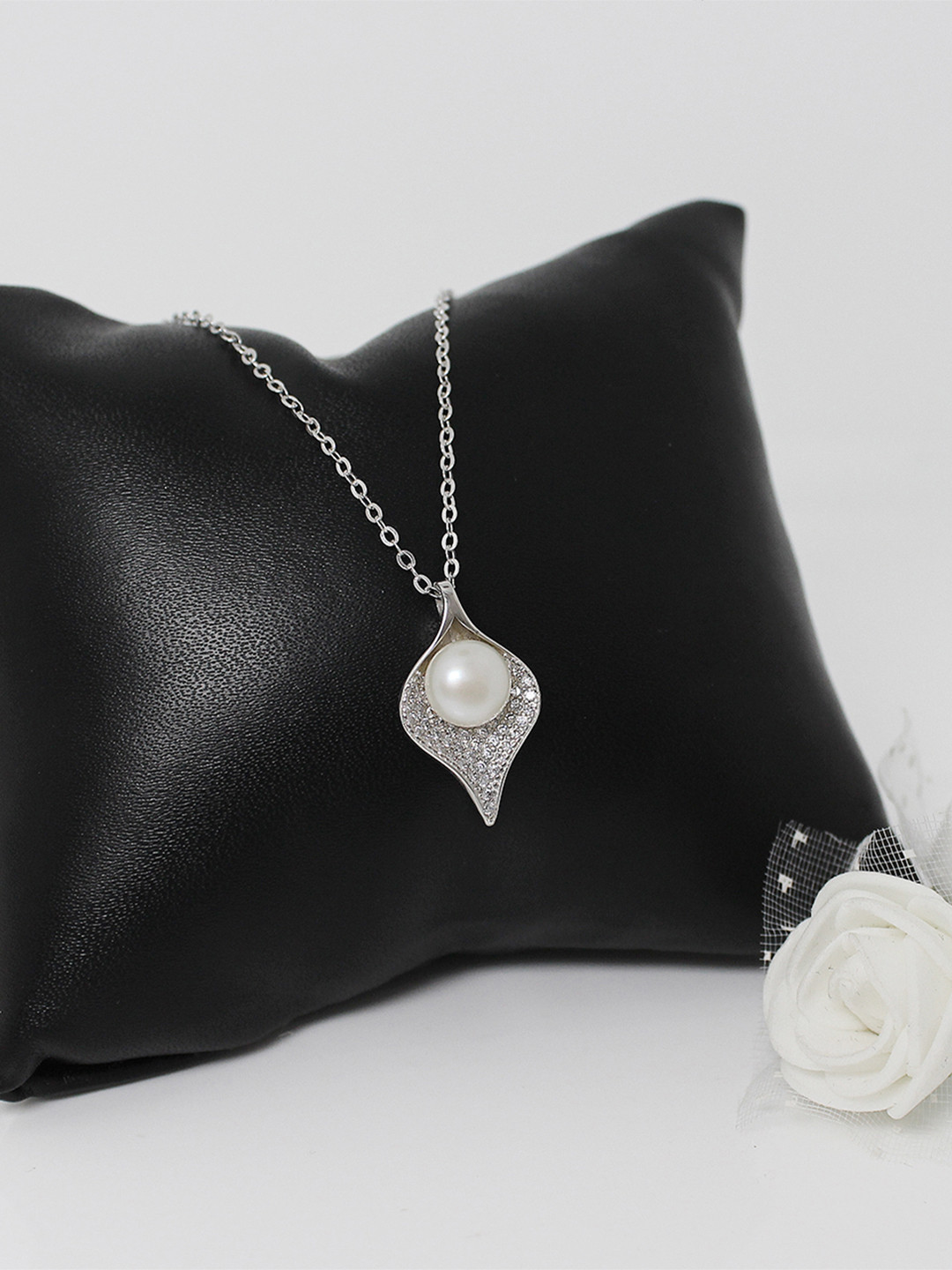 

GIVA Sterling Silver Seashell Pearl Pendant with Chain 925 Stamp