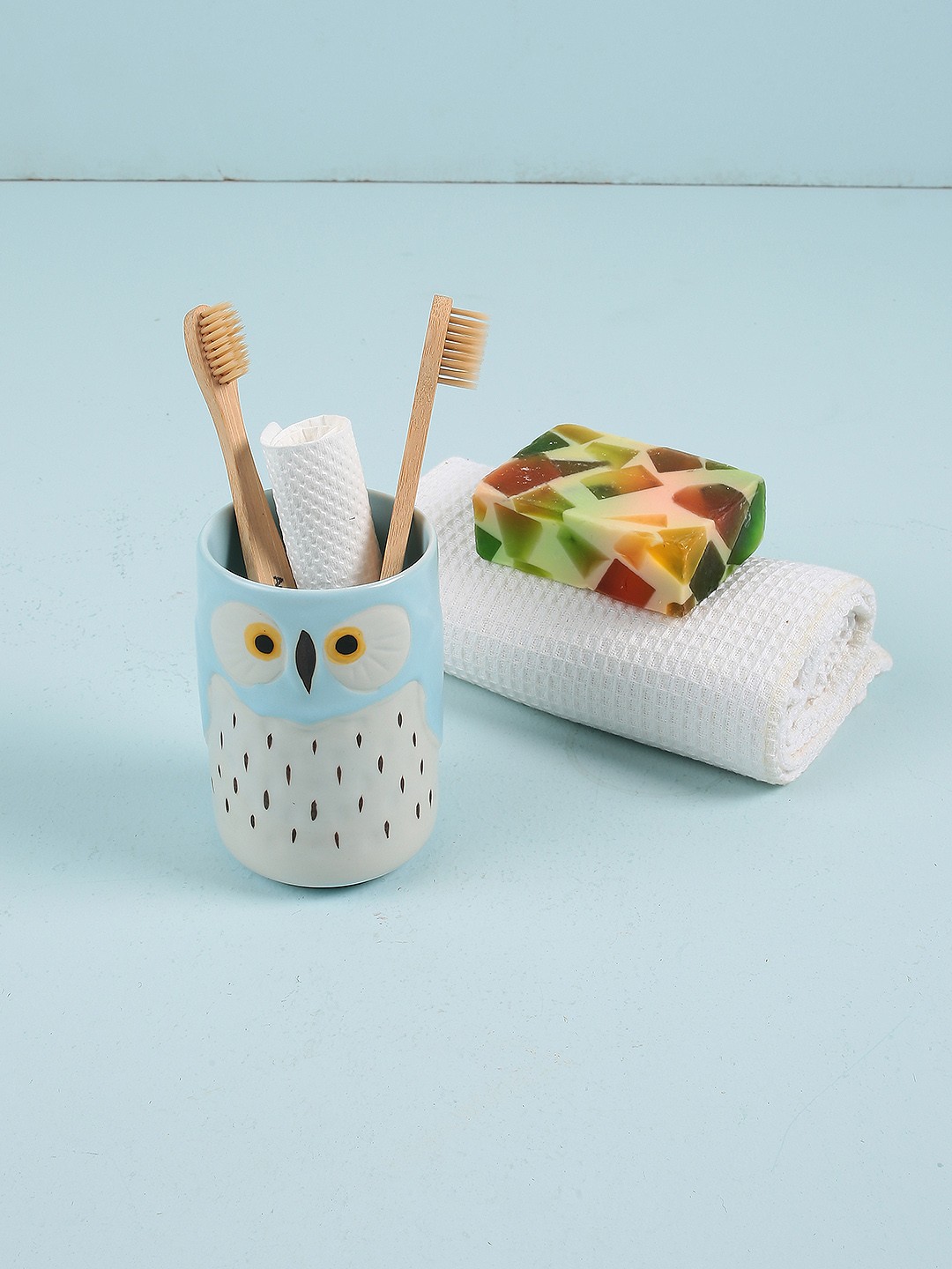 

Chumbak Blue & White Textured Frosty Owl Tumbler