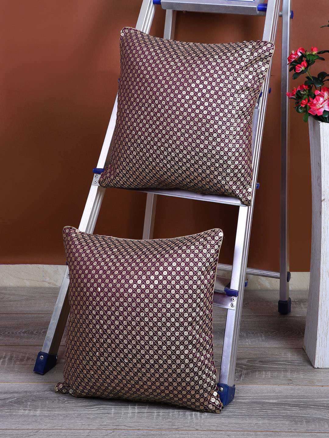 

eyda Brown & Gold-Toned Set of 2 Sequined Square Cushion Covers