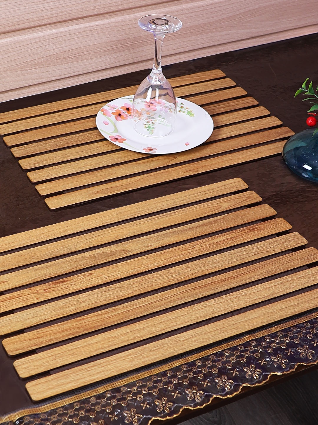 

eyda Set Of 4 Brown Solid Wooden Foldable Table Placemats