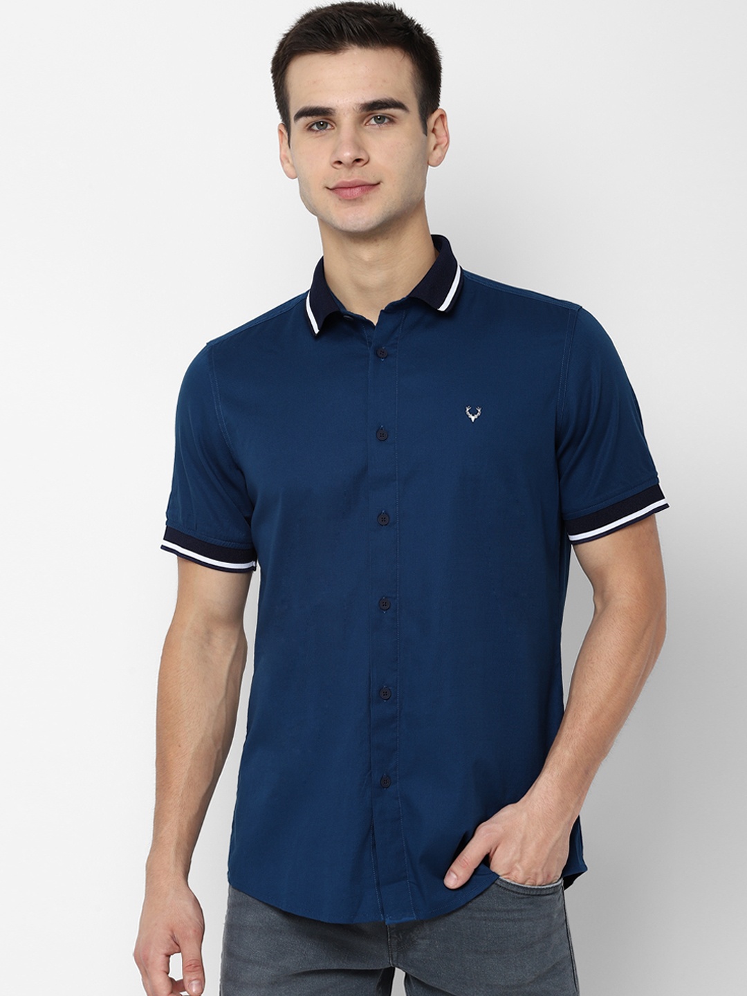 

Allen Solly Sport Men Blue Regular Fit Solid Casual Shirt