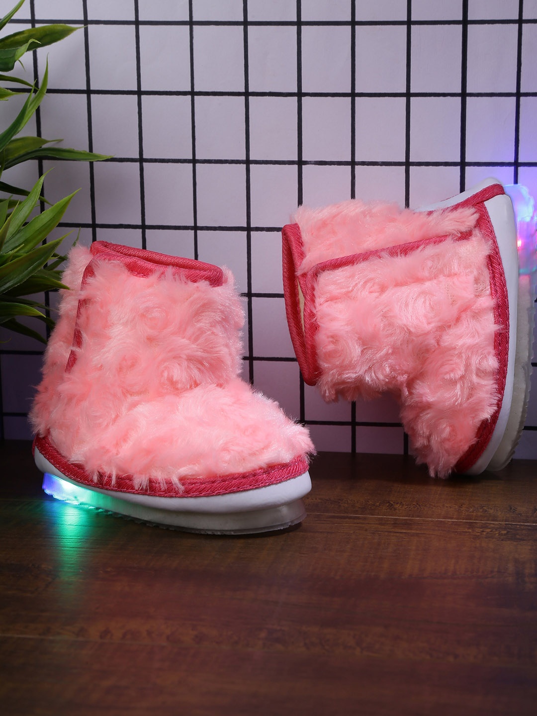 

CHiU Unisex Kids Pink Solid Textile High-Top LED Slip-On Sneakers