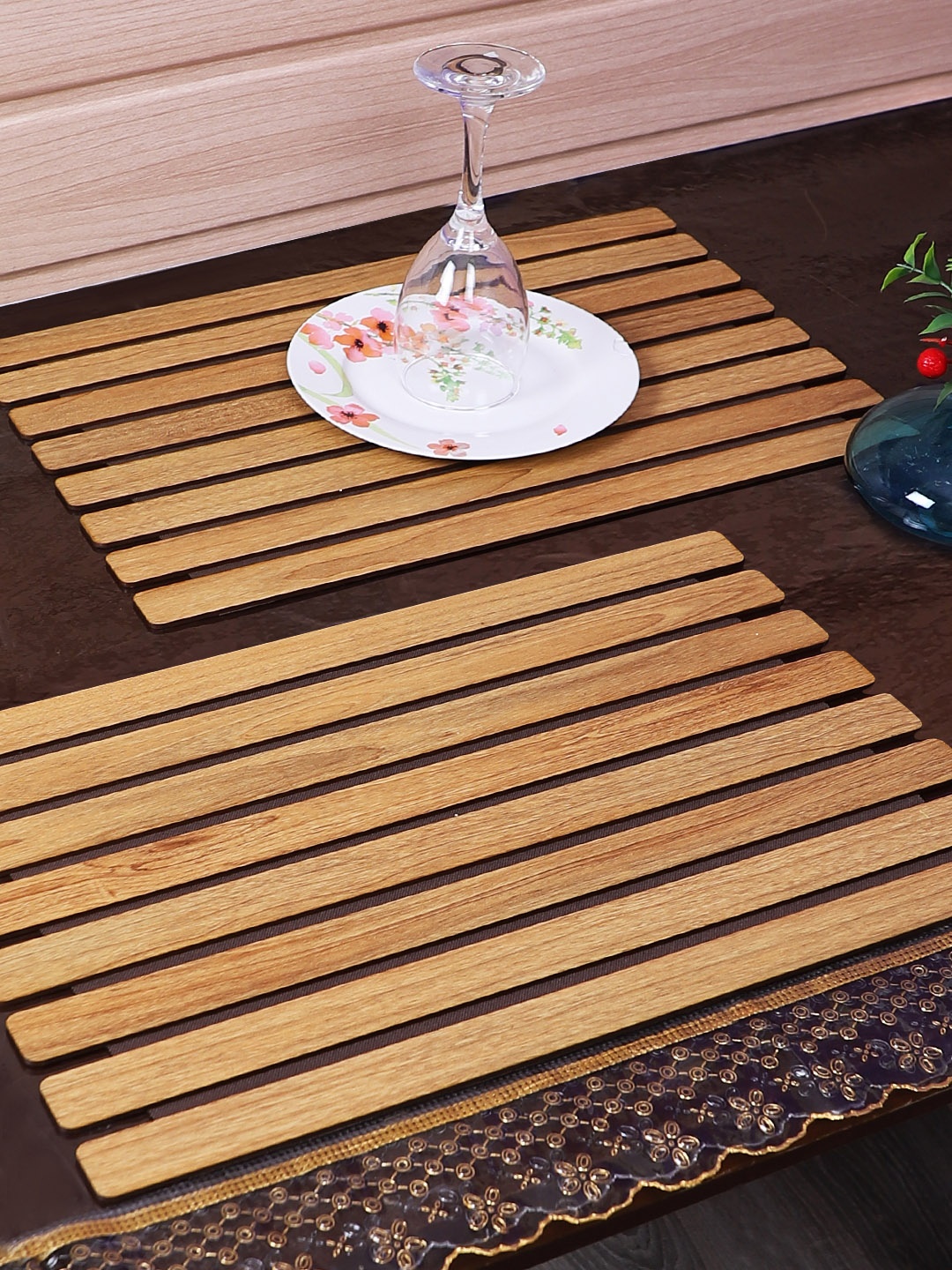 

eyda Set Of 6 Brown Solid Wooden Foldable Table Placemat