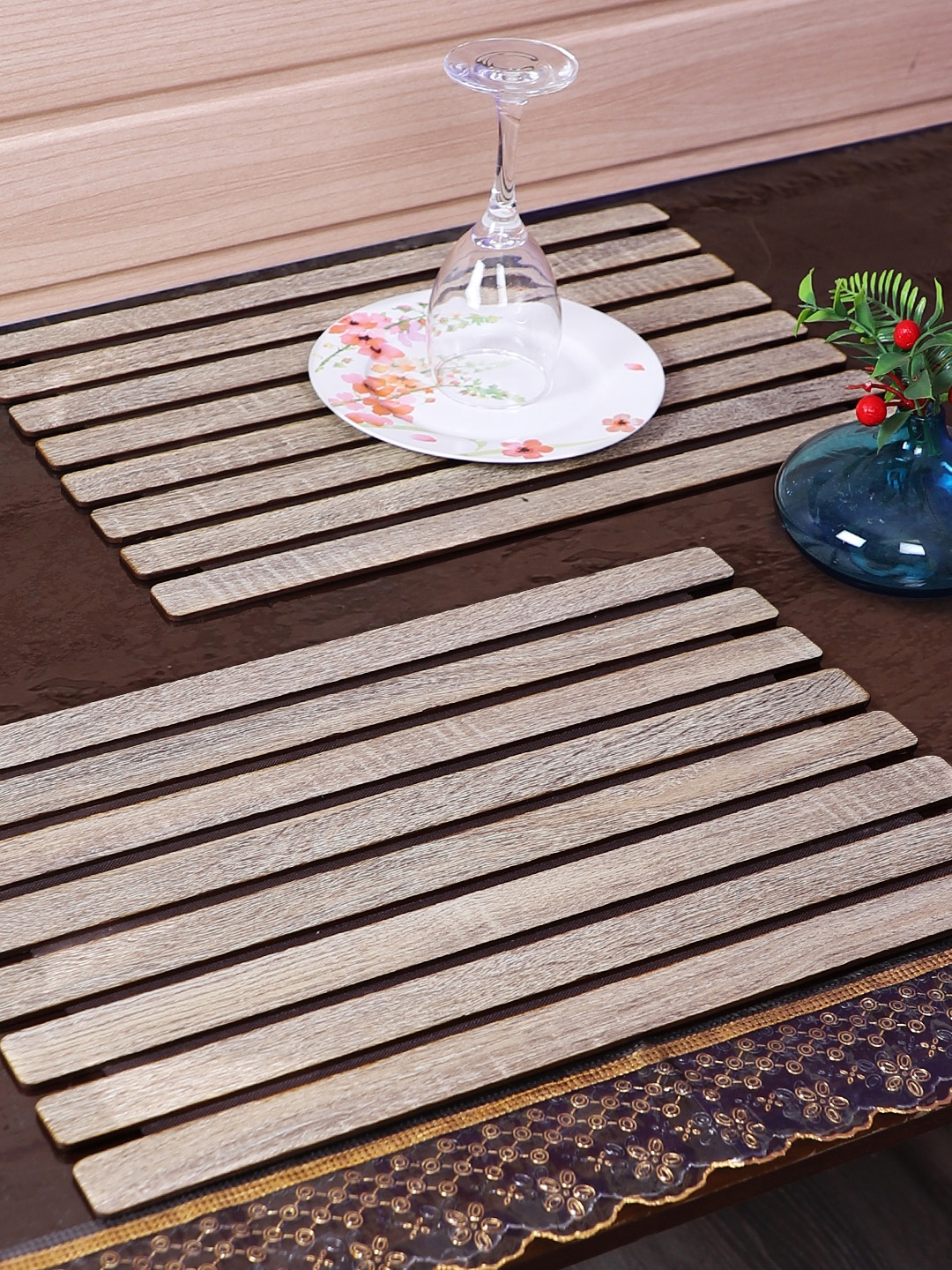 

eyda Set Of 4 Grey Solid Wooden Foldable Table Placemats