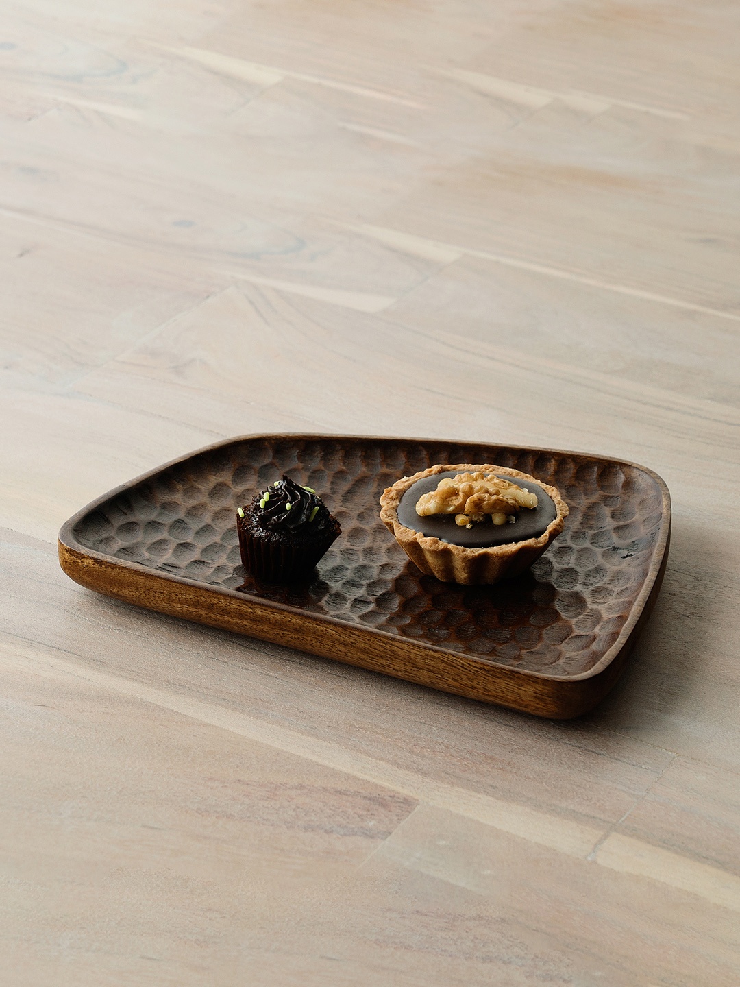 

ellementry Brown Textured Platter