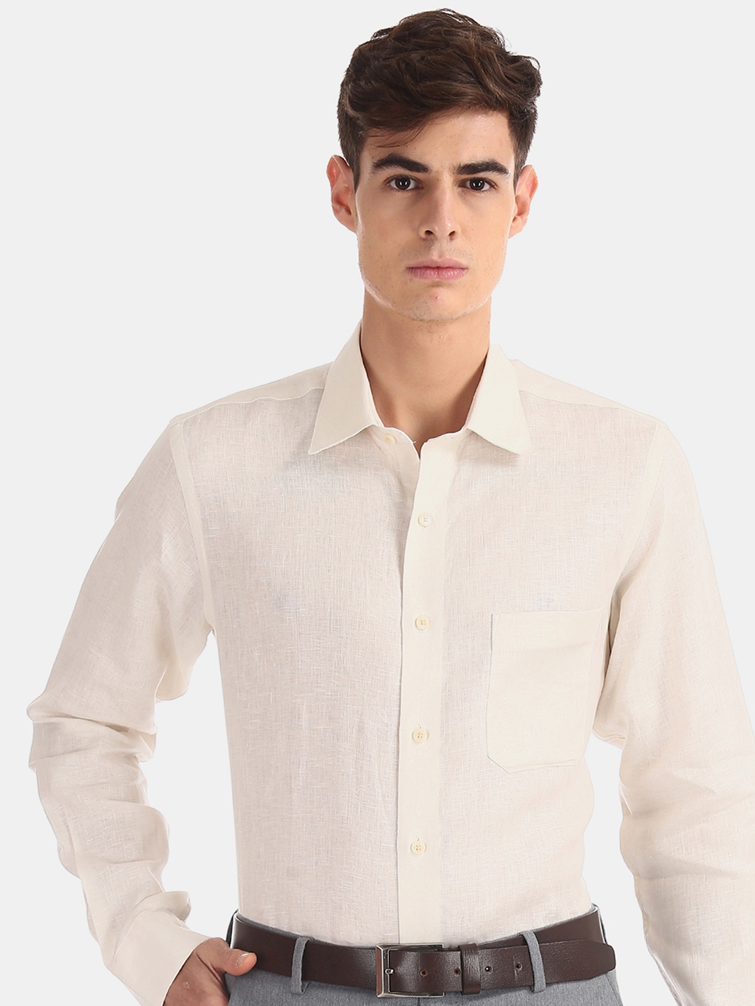 

Arrow Men Off-White Regular Fit Solid Pure Linen Formal Shirt
