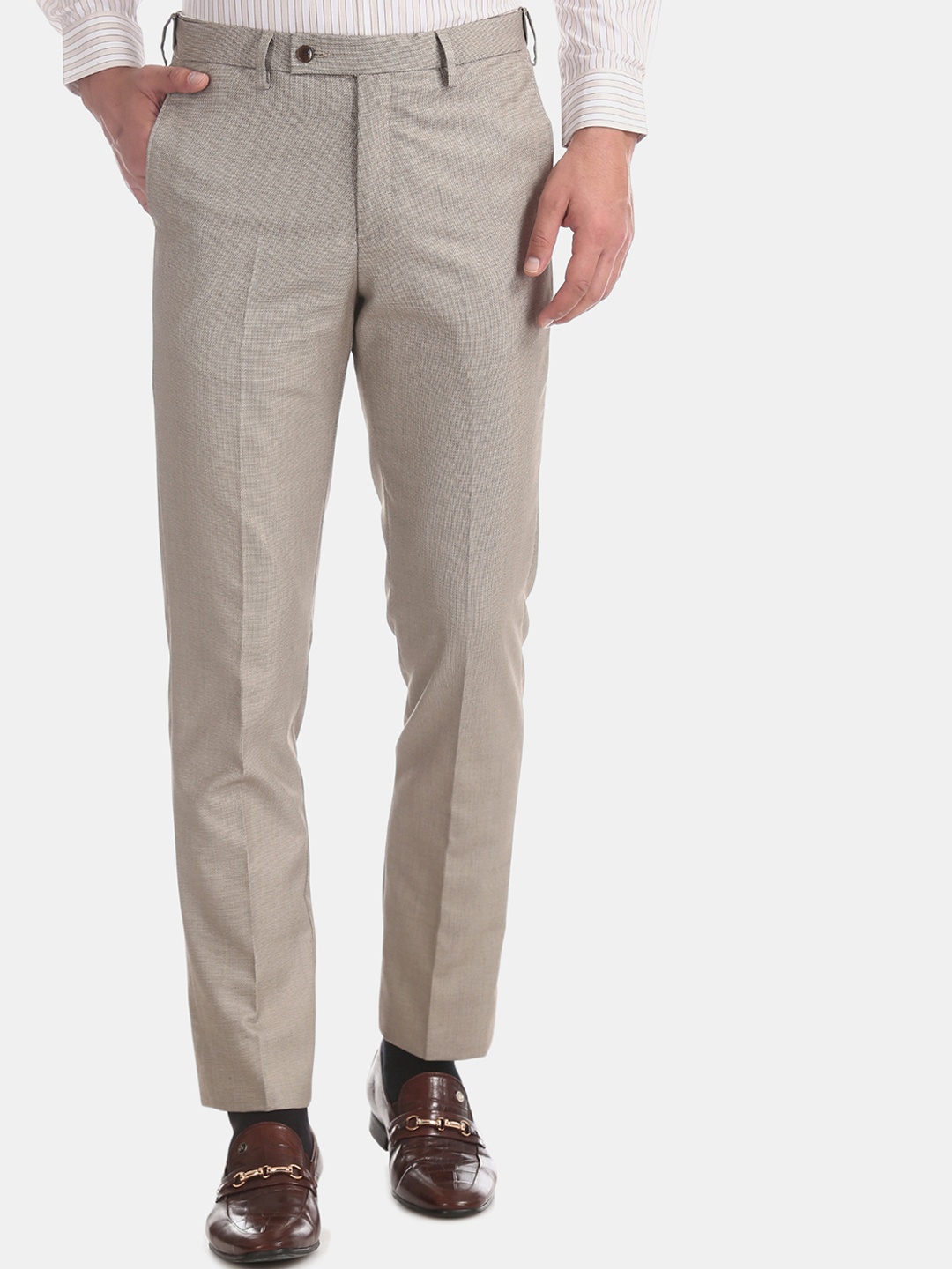 

Arrow Men Taupe Tapered Fit Solid Regular Trousers