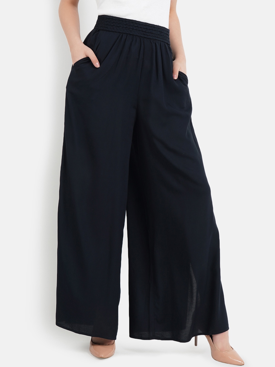 

Aditi Wasan Women Black Solid Wide Leg Palazzos