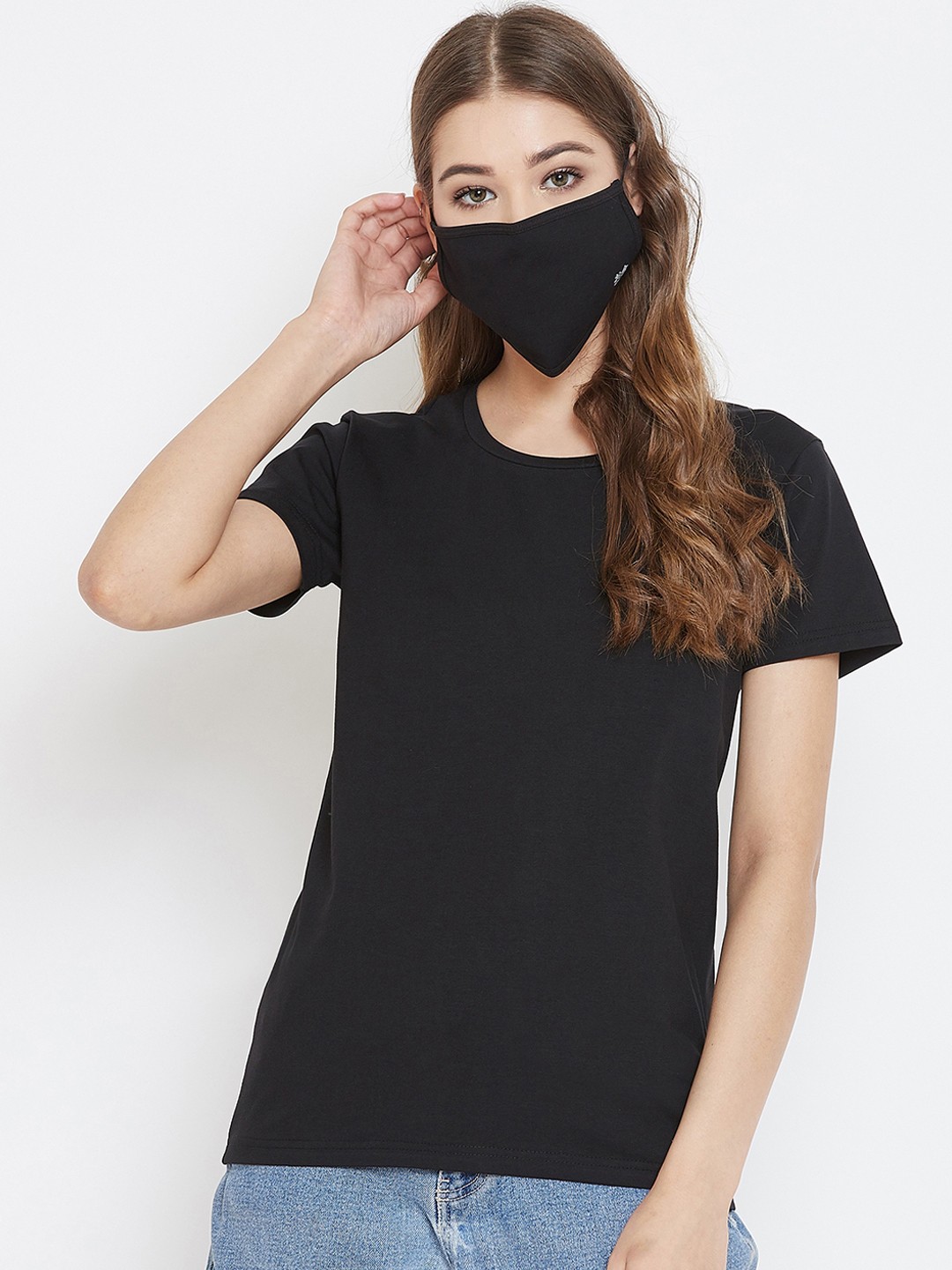 

Okane Women Black Solid Round Neck T-shirt
