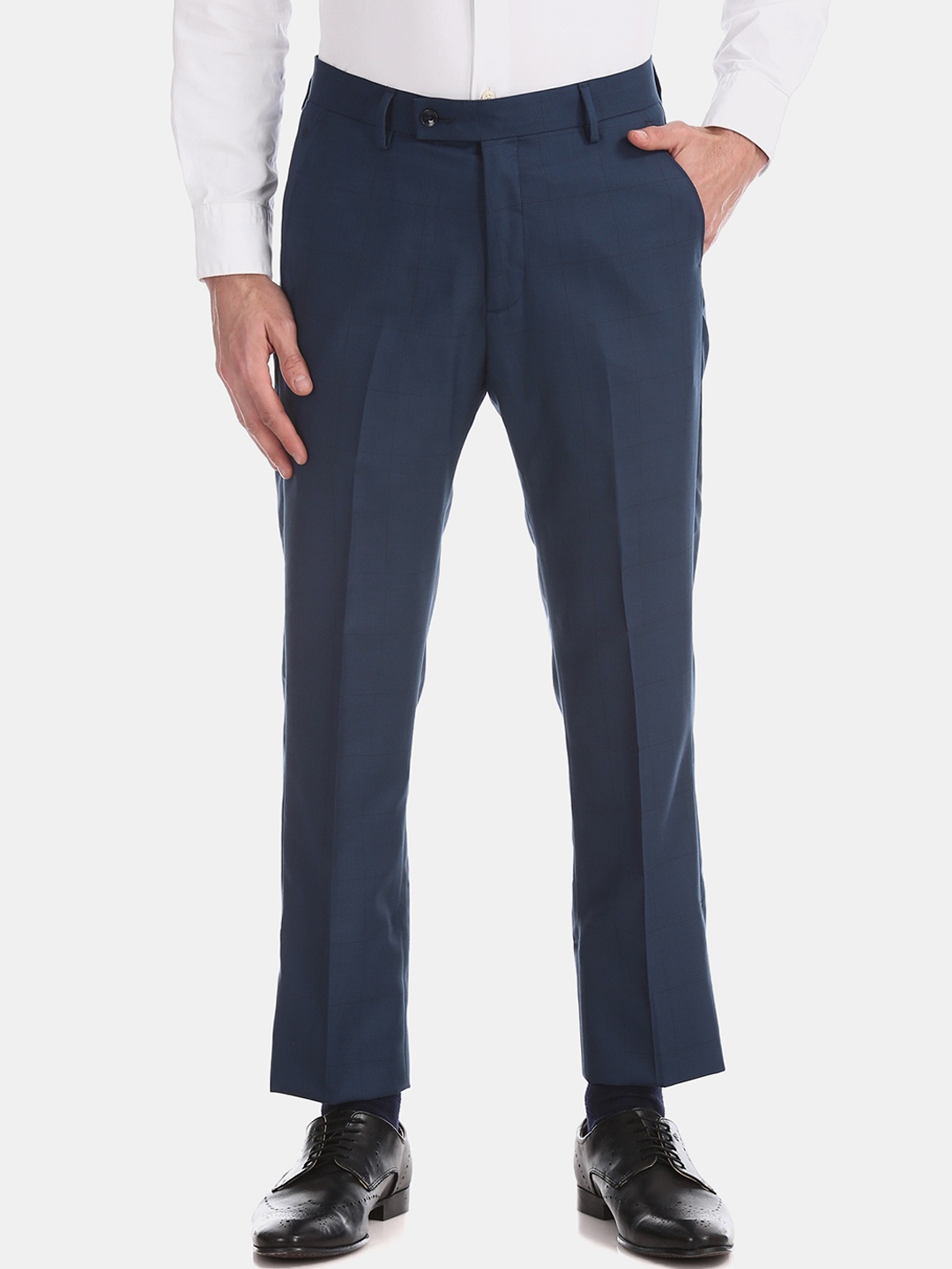 

Arrow Men Blue Tapered Fit Solid Regular Trousers