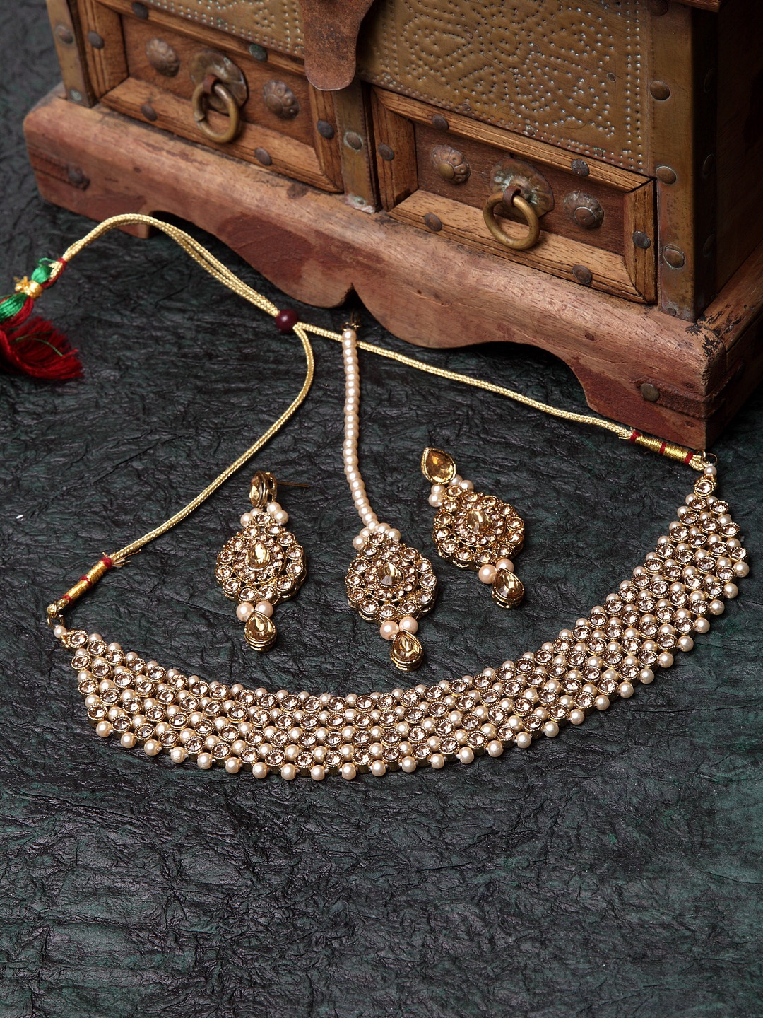 ANIKAS CREATION Gold-Plated Beige Kundan-Studded Handcrafted Jadau Jewellery Set