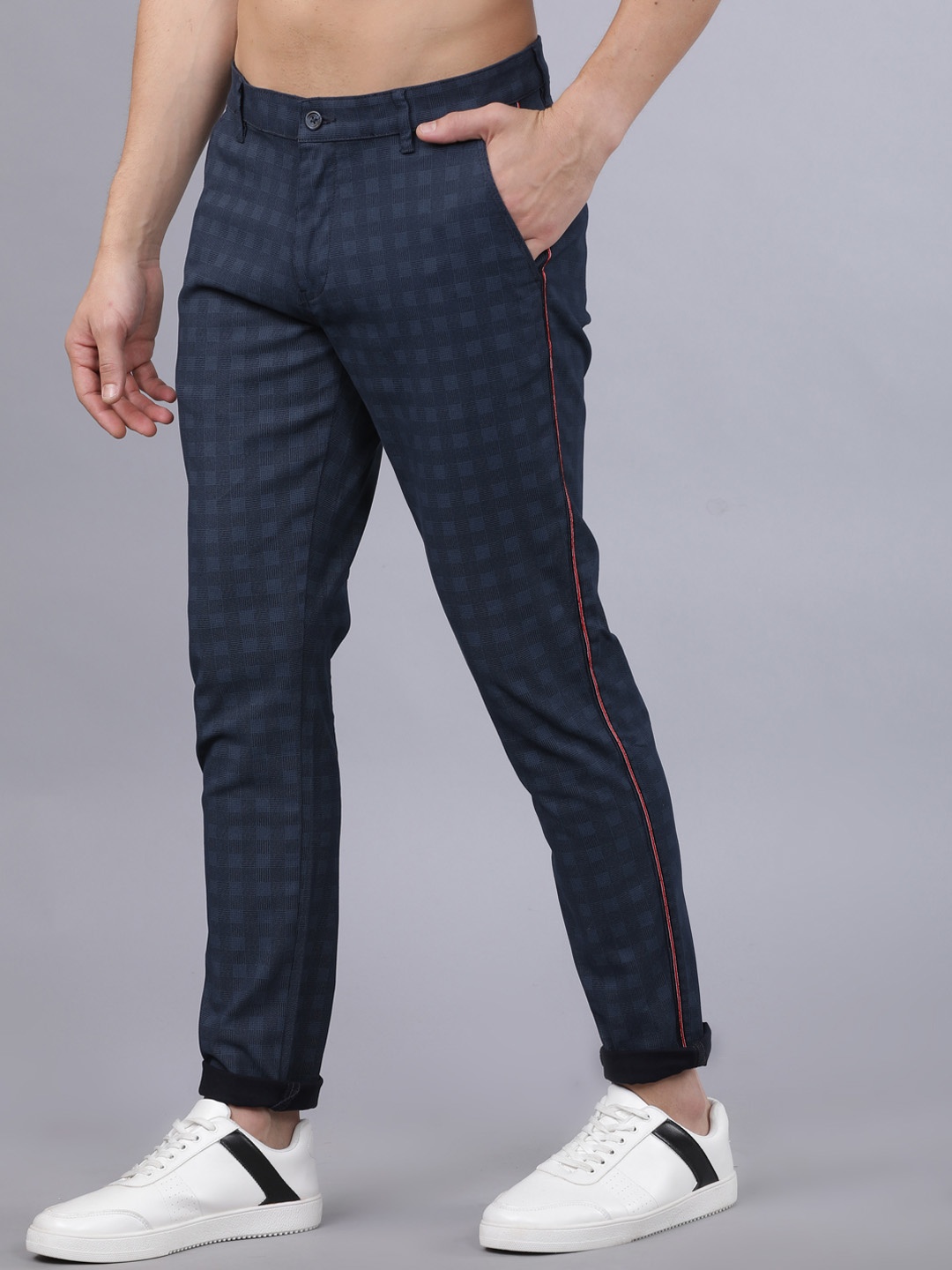 

HIGHLANDER Men Navy Blue & Grey Tapered Fit Checked Chinos