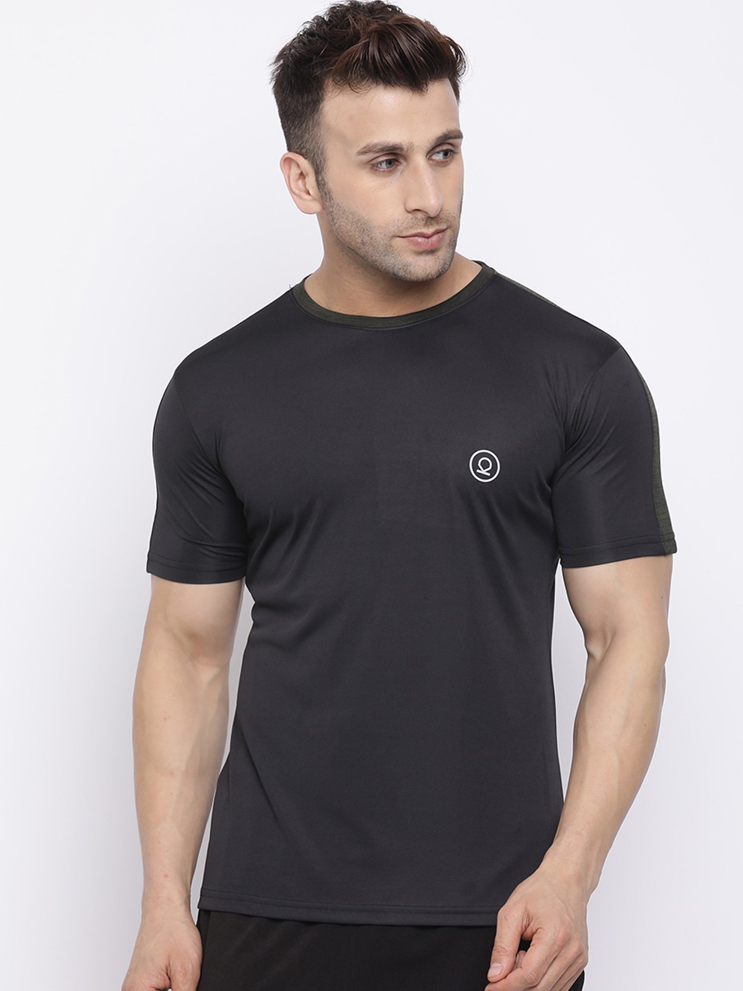

Chkokko Men Black Solid Round Neck T-shirt