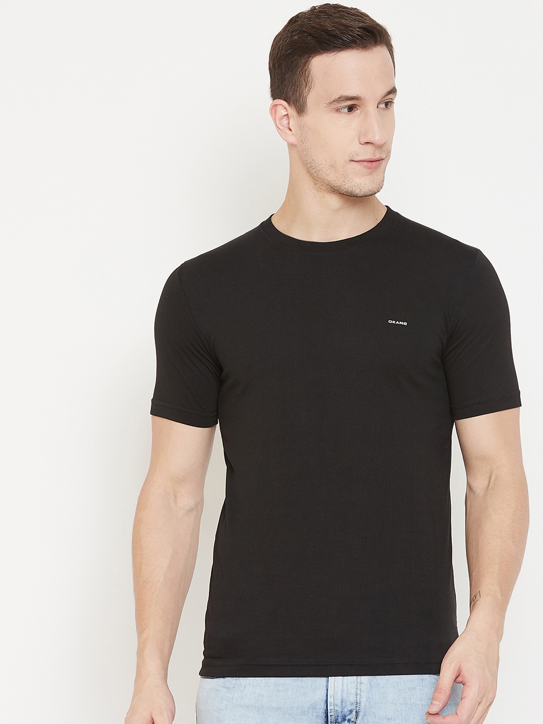

Okane Men Black Solid Round Neck T-shirt