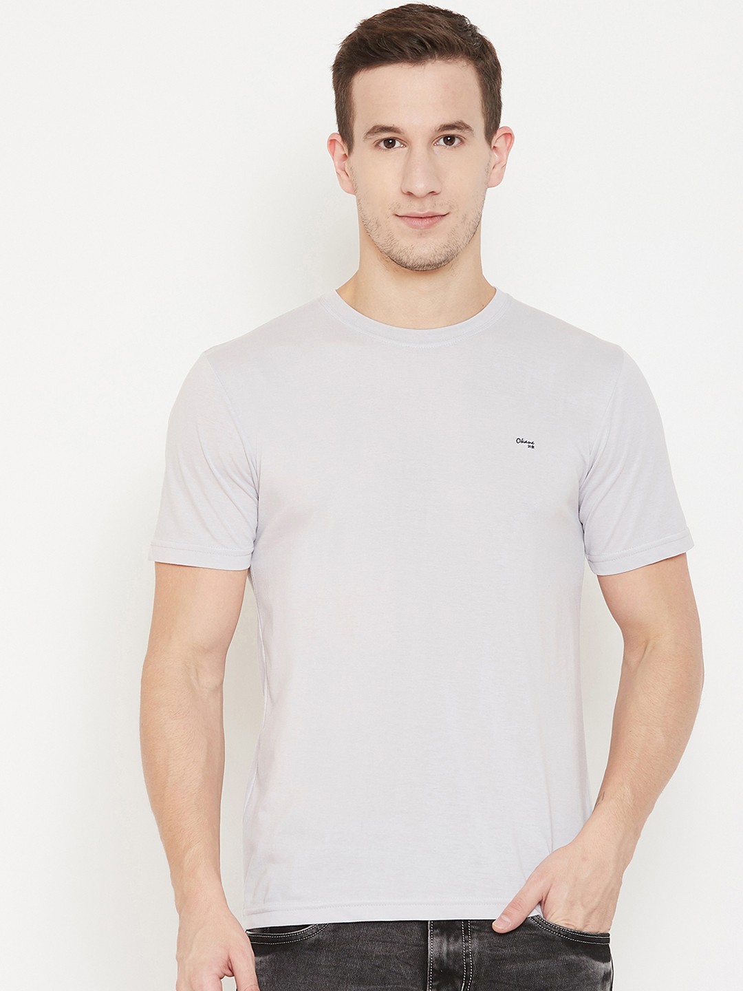 

Okane Men Grey Solid Round Neck T-shirt