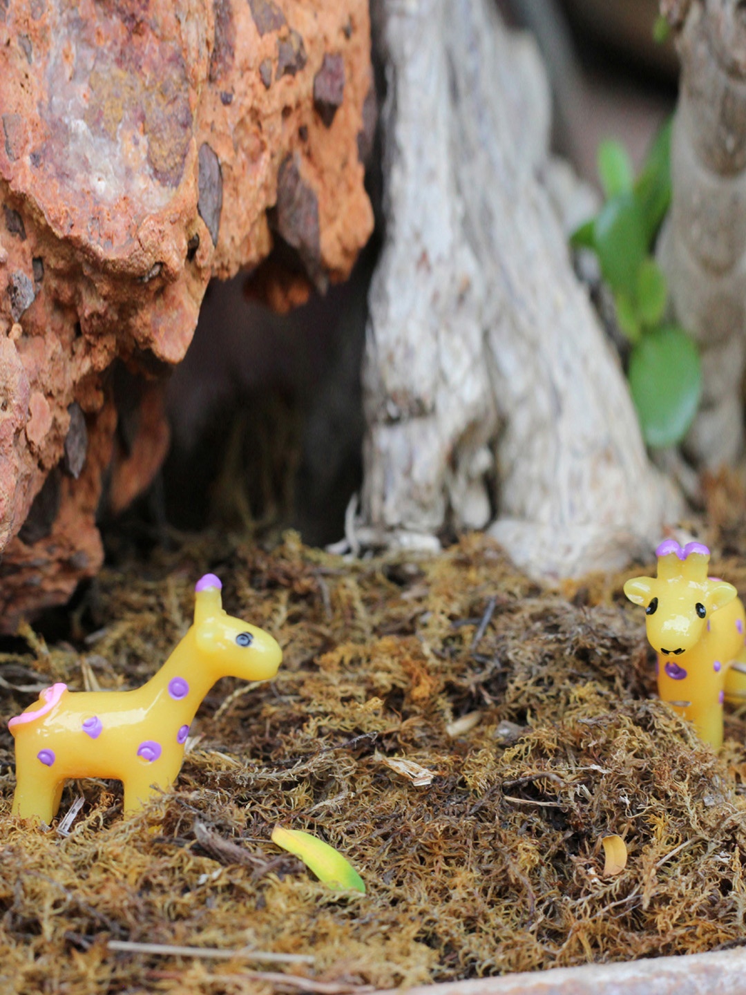 

TAYHAA Adults Set of 12 Toy Deer Decorative Showpiece for your Garden, Yellow