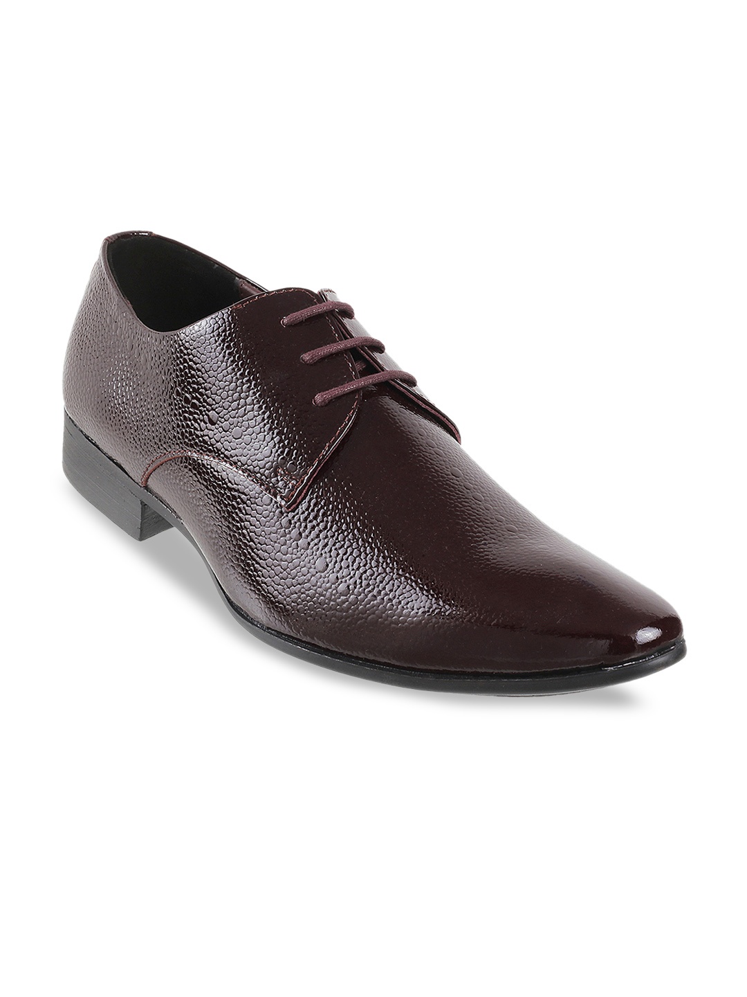 

Metro Men Maroon Textured Leather Formal Derbys