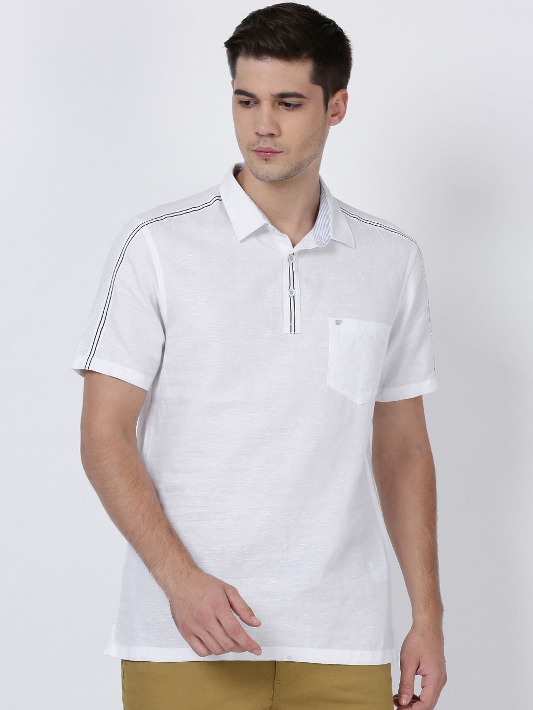 

t-base Men White Solid Polo Collar T-shirt