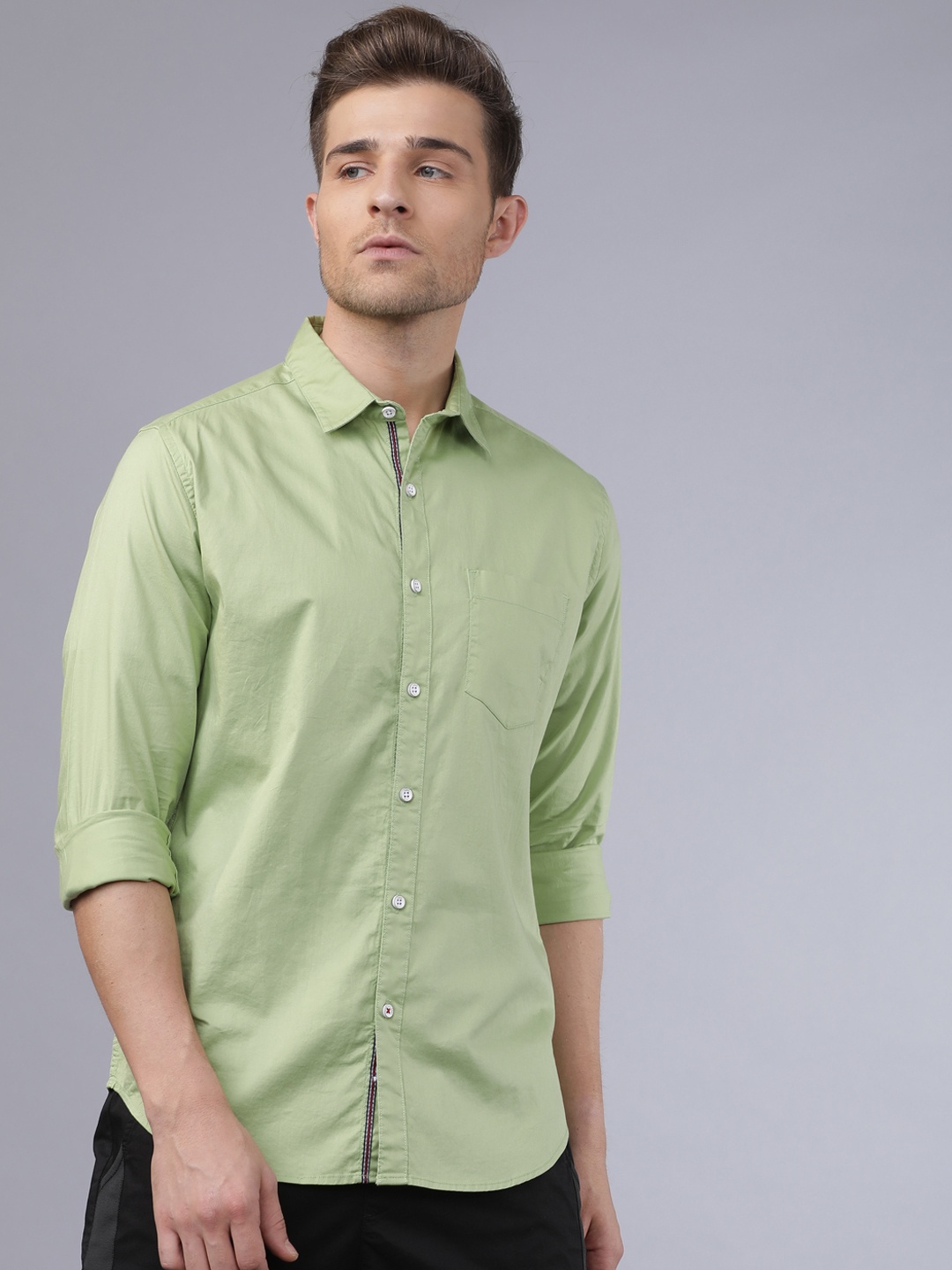 

LOCOMOTIVE Men Green Slim Fit Solid Casual Shirt