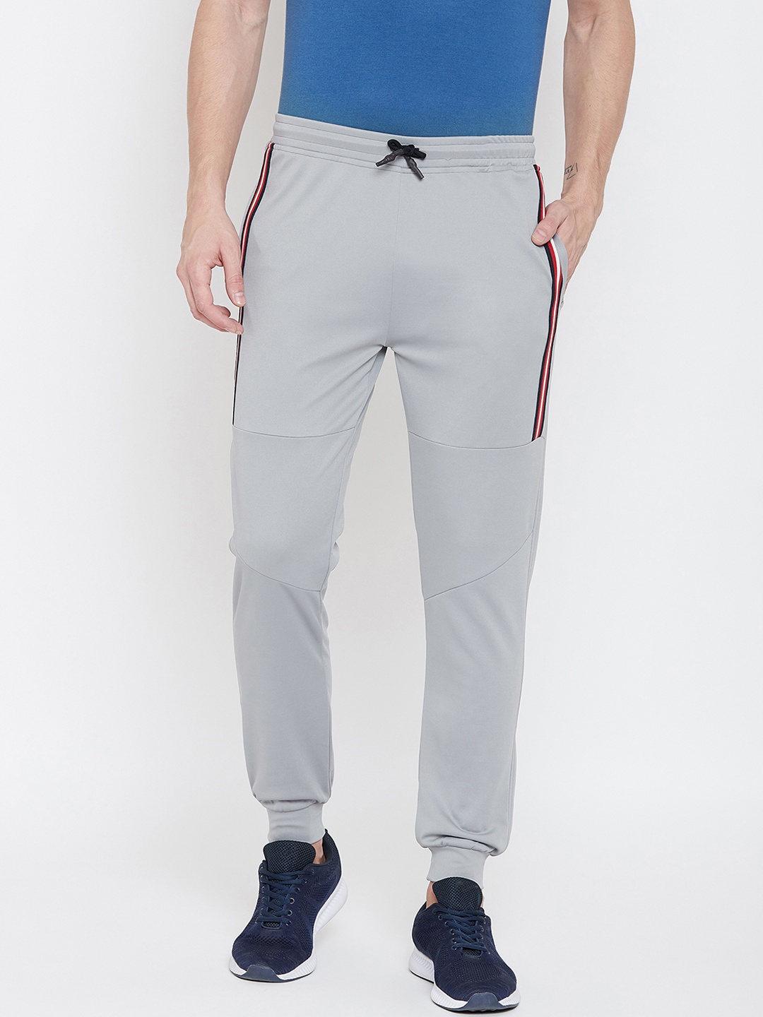 

armure Men Grey Solid Slim-Fit Joggers