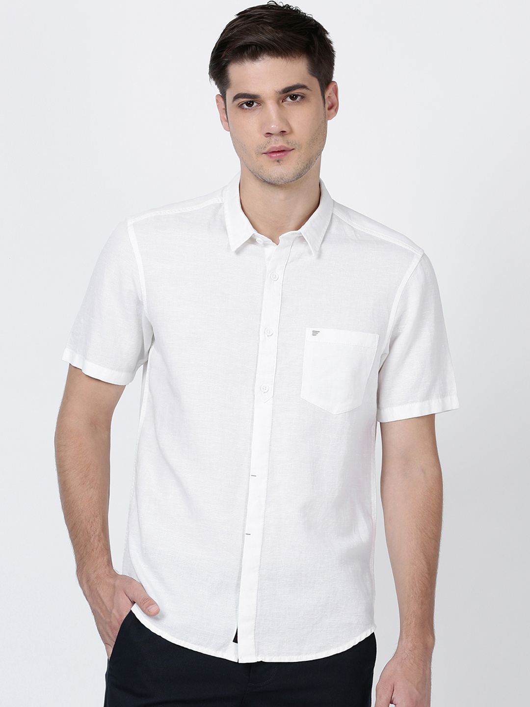 

t-base Men White Regular Fit Solid Casual Shirt