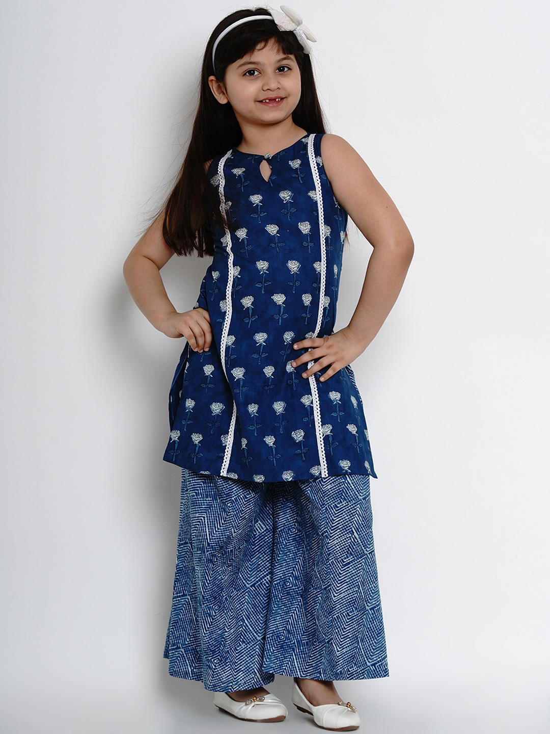 

Bitiya by Bhama Girls Navy Blue Printed Kurta with Palazzos