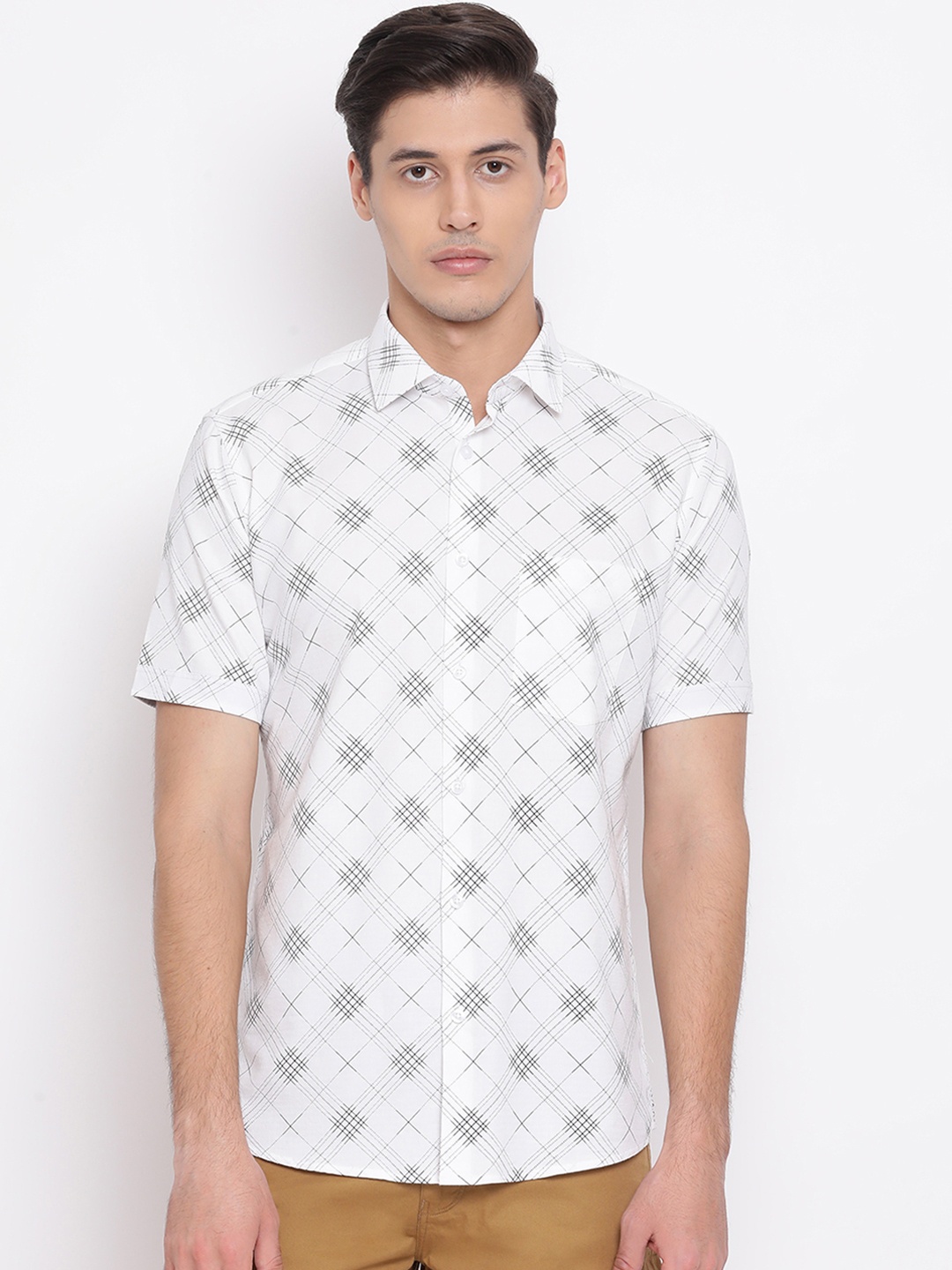 

Crimsoune Club Men White & Black Slim Fit Checked Casual Shirt
