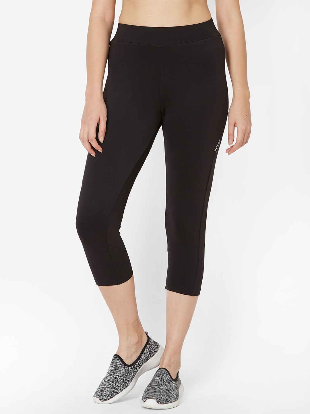 

Sweet Dreams Women Black Solid Knitted Capris