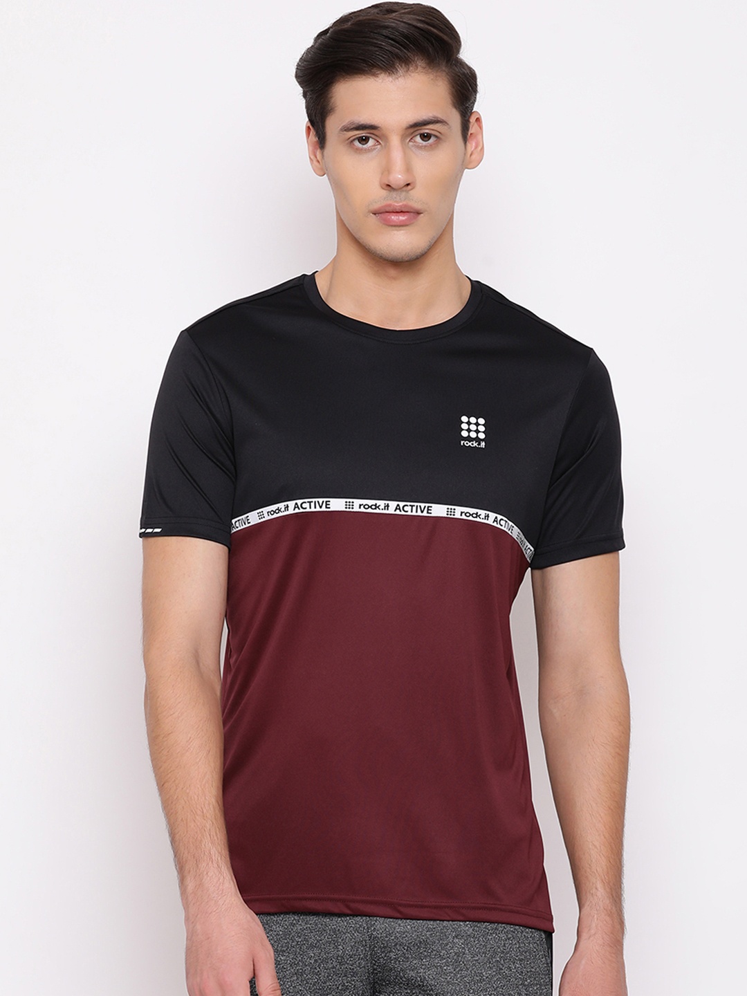 

rock.it Men Black & Brown Colourblocked Round Neck T-shirt