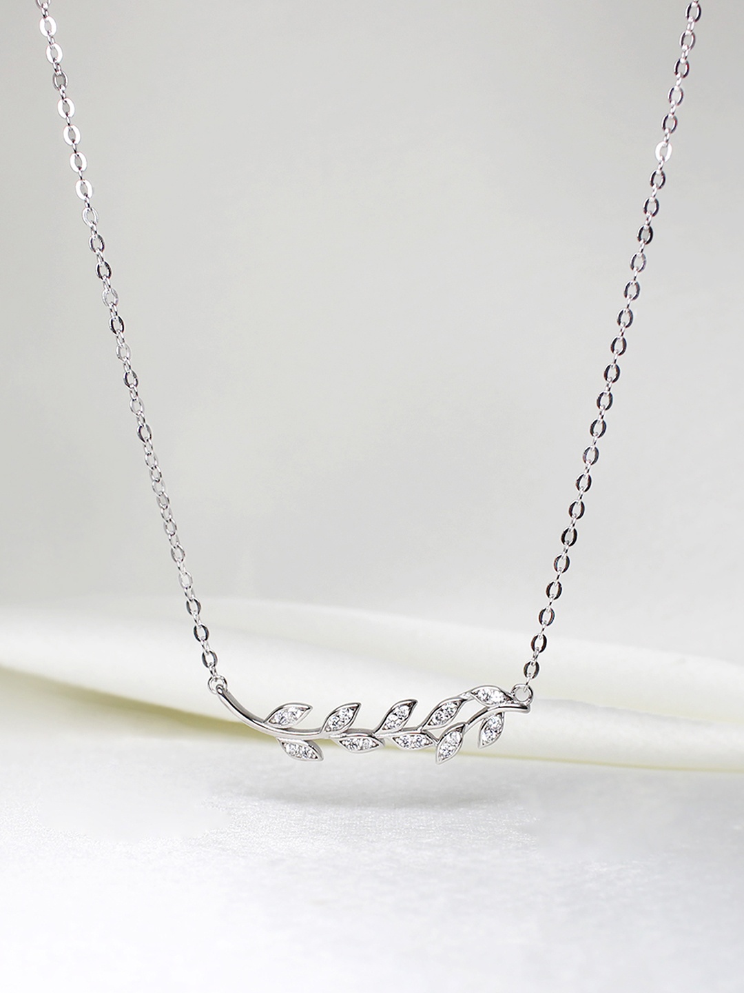 

GIVA 925 Silver Leaf Necklace