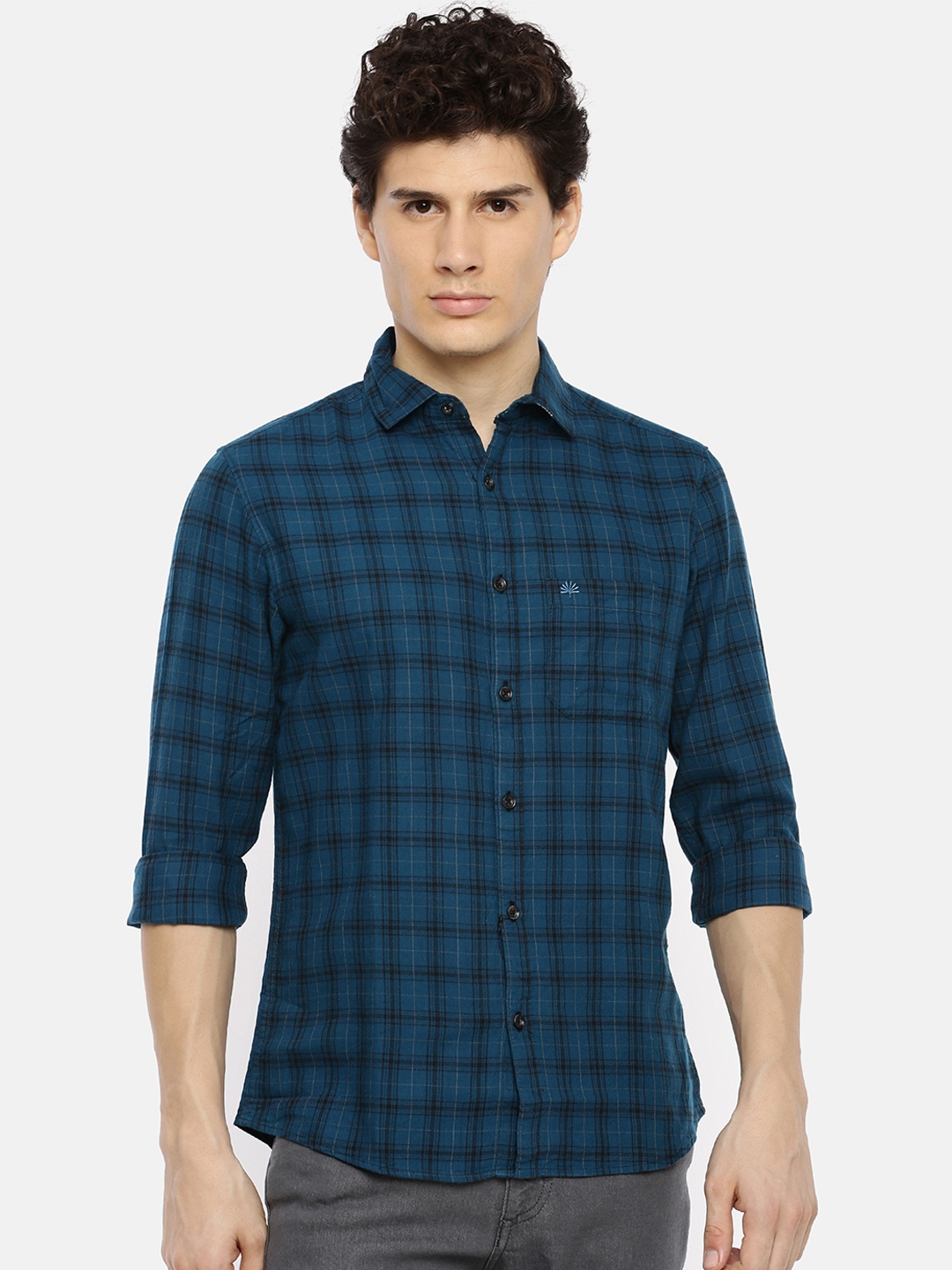 

Chennis Men Navy Blue & Black Slim Fit Checked Casual Shirt