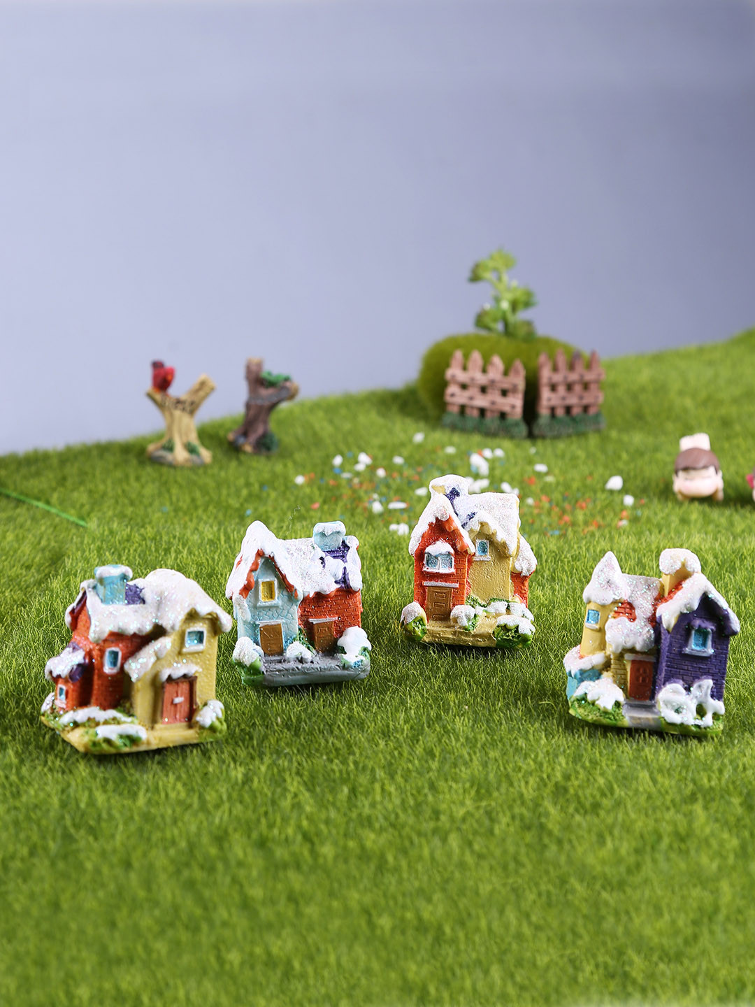 

TAYHAA Set of 4 Multi-Coloured Four Garden Snowy Toys - Set of 4 Garden Accessories