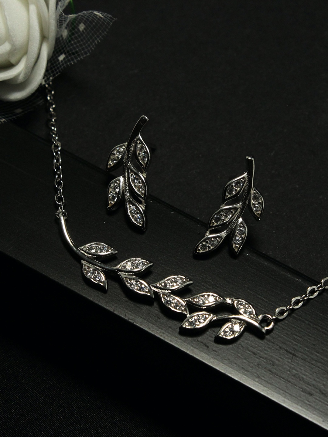 

GIVA Sterling Silver Zircon Leaf Set with 925 Halmarking