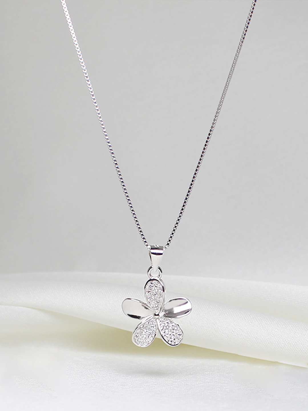 

GIVA 925 Silver Flower Pendant With Link Chain