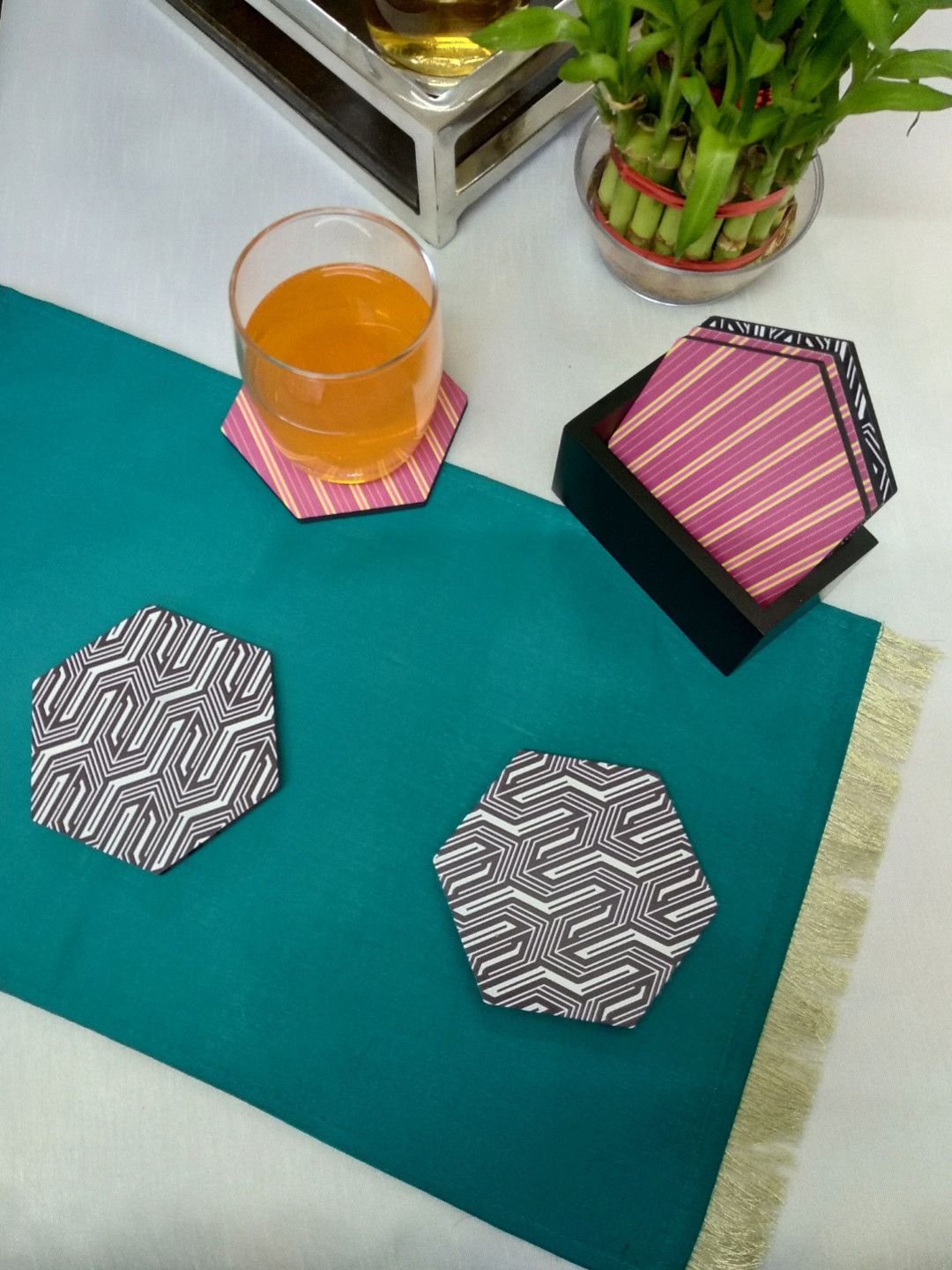 

CRAYTON Set of 4 Pink & Black Hexagon Coasters