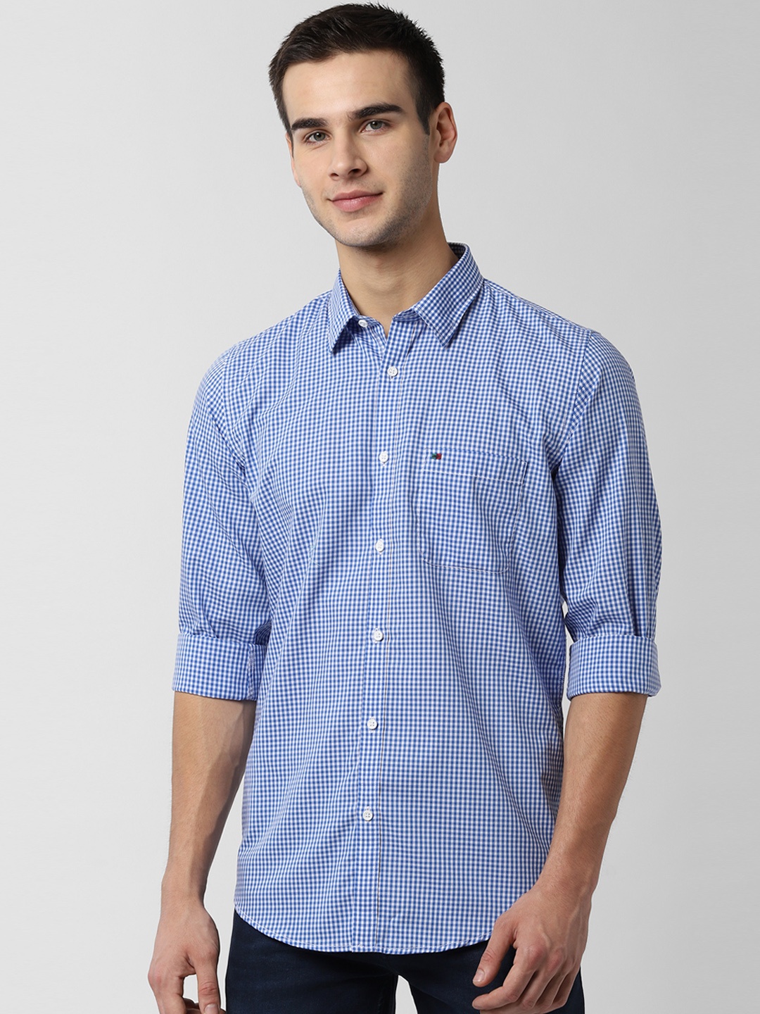 

Peter England Casuals Men Blue & White Slim Fit Checked Viroblock Casual Shirt