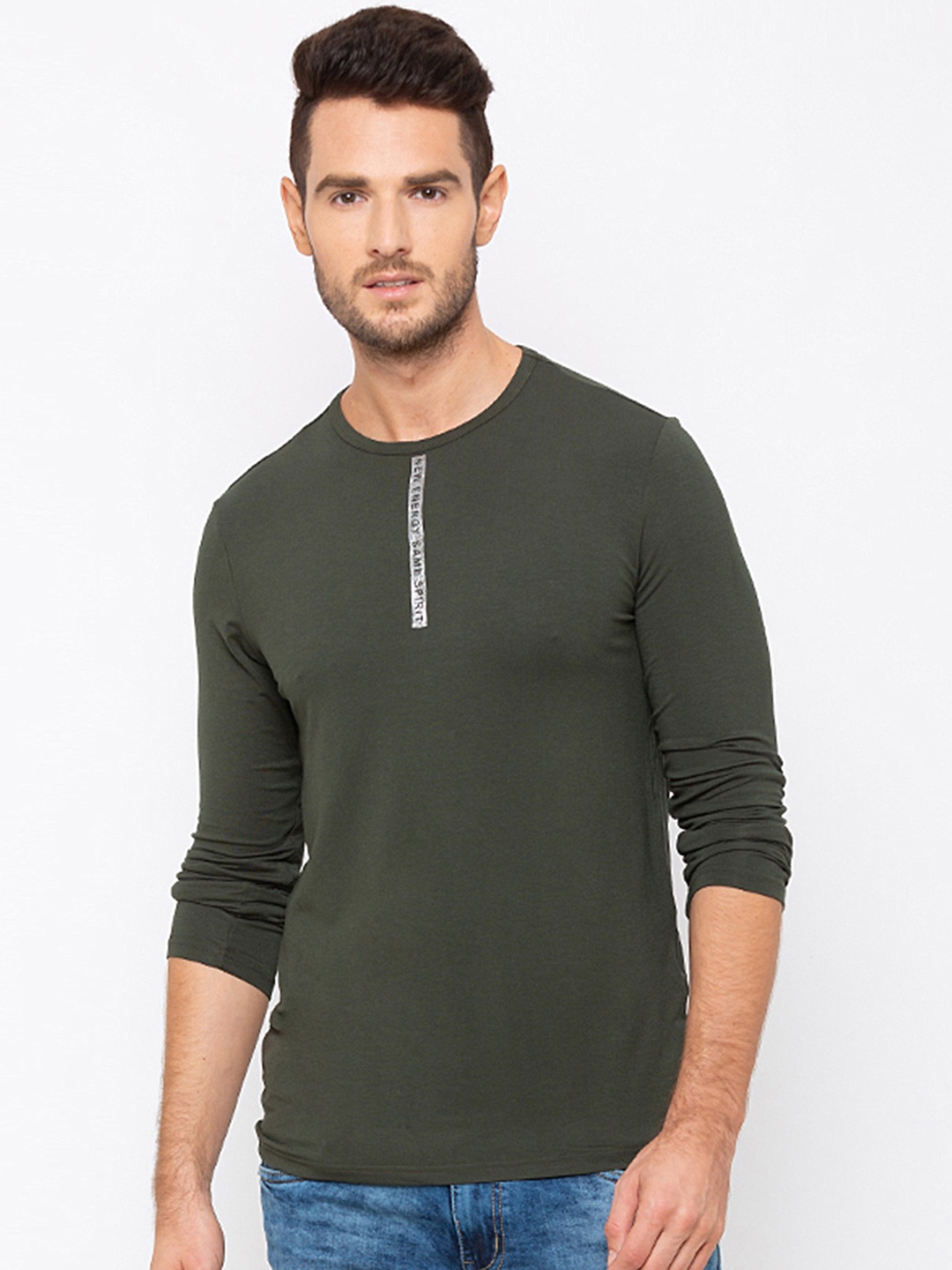 

Globus Men Olive Green Solid Slim Fit Round Neck T-shirt