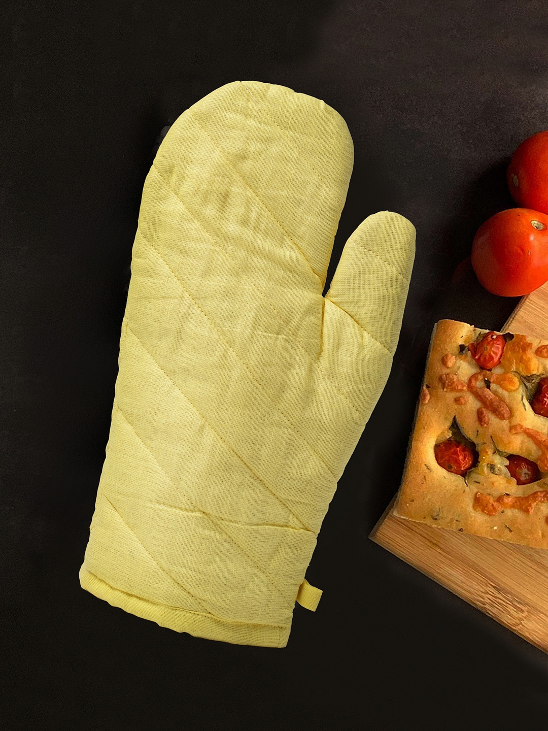 

KLOTTHE Yellow Solid Oven Gloves